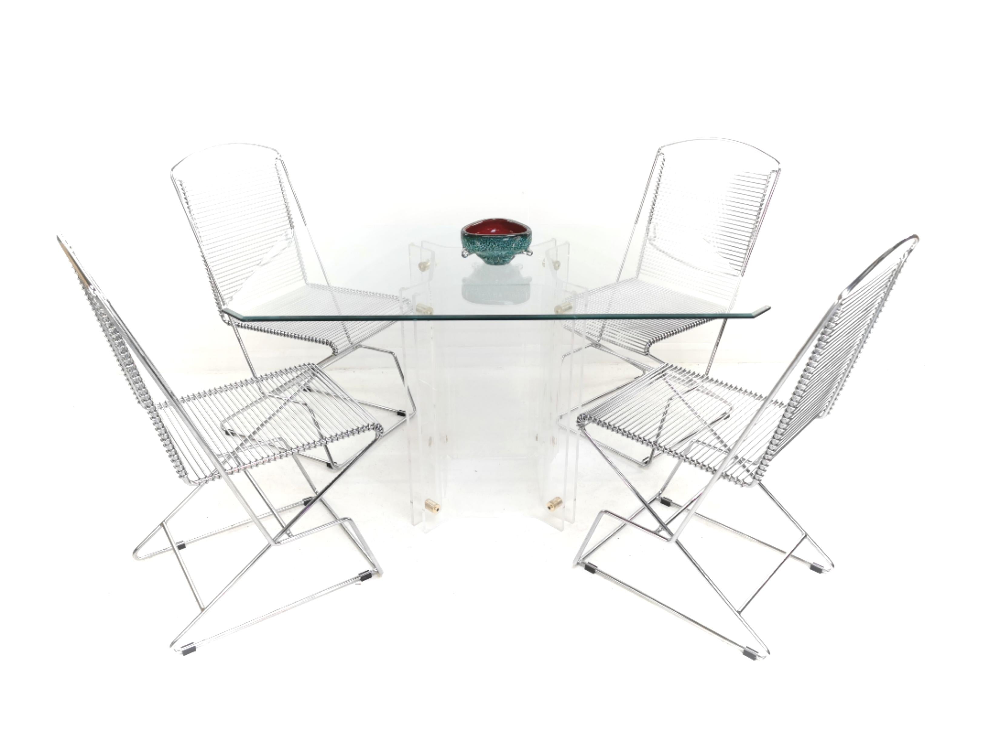 David Lange dining table 

A 1970s David Lange Lucite and brass dining table, with beveled-glass top and canted corners.

David Lange dining tables are rarely found.

Circa 1970s. French.

*Chairs are not included in the sale*

Dimensions