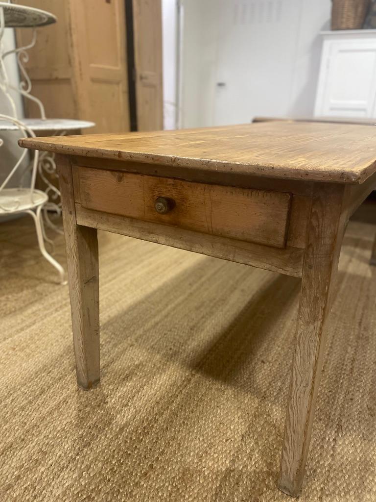 An authentic French country farm house harvest work table with attractive beautifully aged warm rustic patina. circa 1900.
Created in Provincial France in the early XX century, likely Southern France near the Mediterranean.
Great condition,