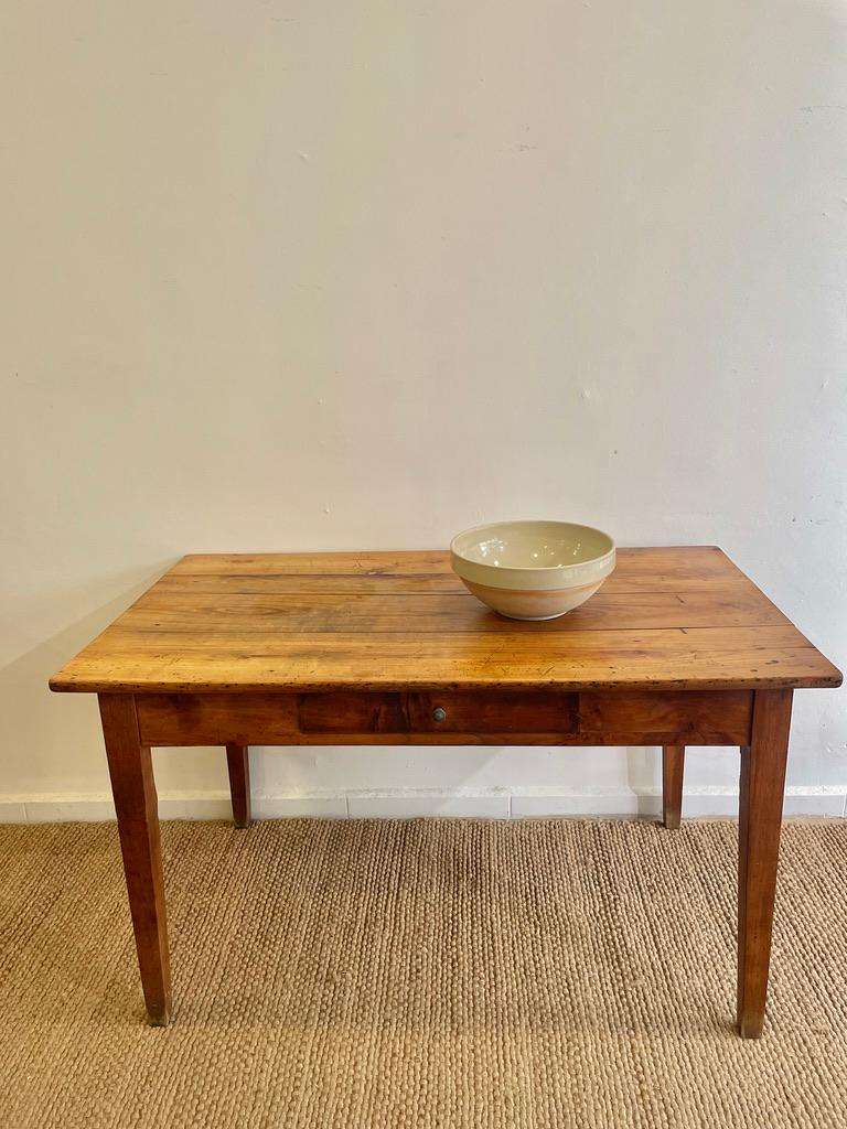 An authentic French country farm house harvest work table with attractive beautifully aged warm rustic patina. circa 1900.
Created in Provincial France in the early XX century, likely Southern France near the Mediterranean.
Great condition,