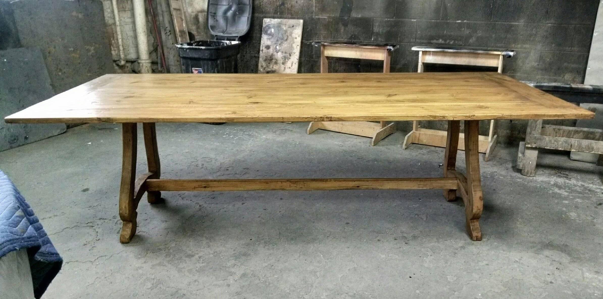 American French Dining Table in Antique Pine For Sale
