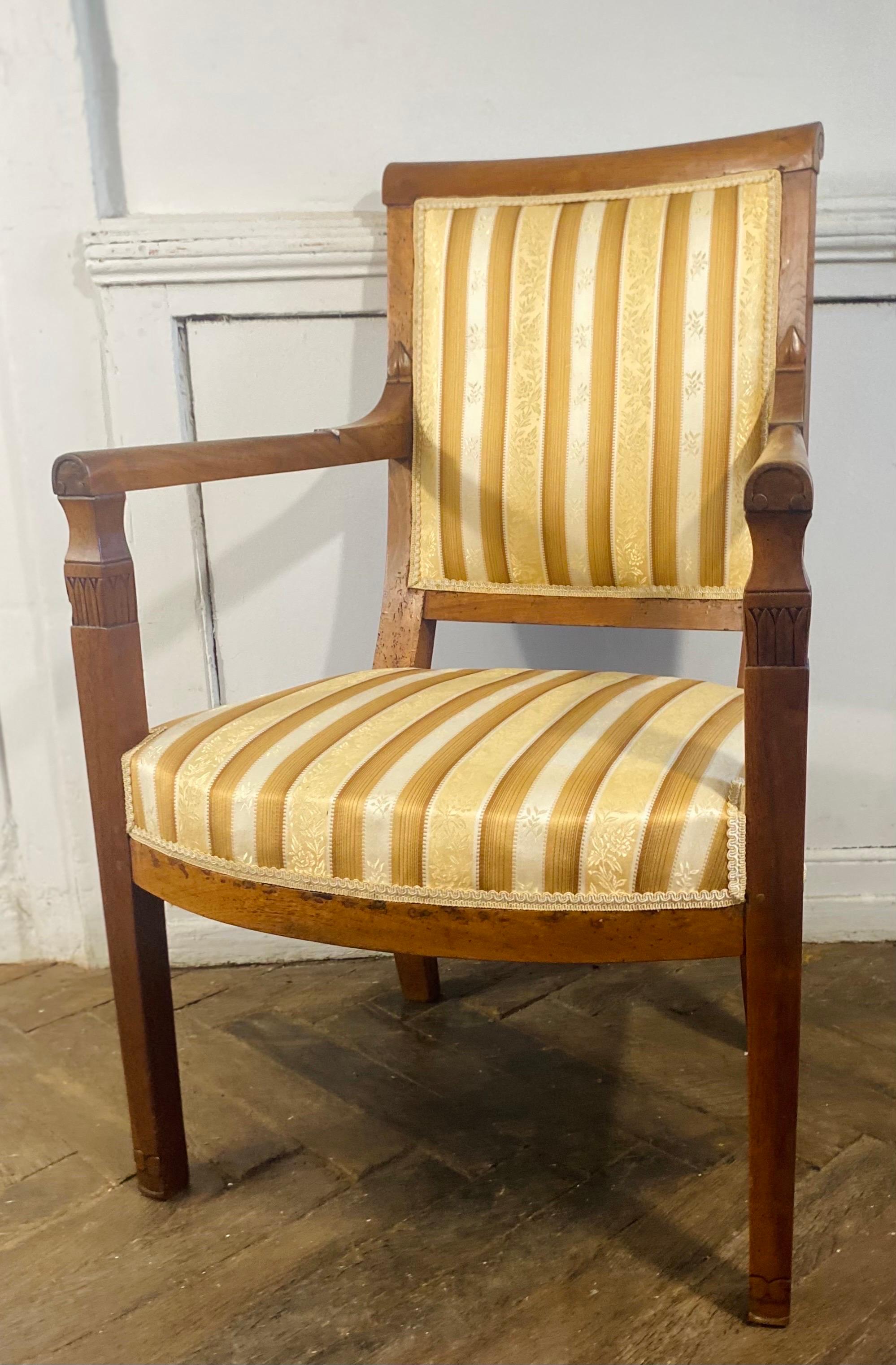 Französischer Directoire-Sessel aus Buche mit Gold- und Weißpolsterung, Frankreich 19. Jahrhundert  (Polster) im Angebot