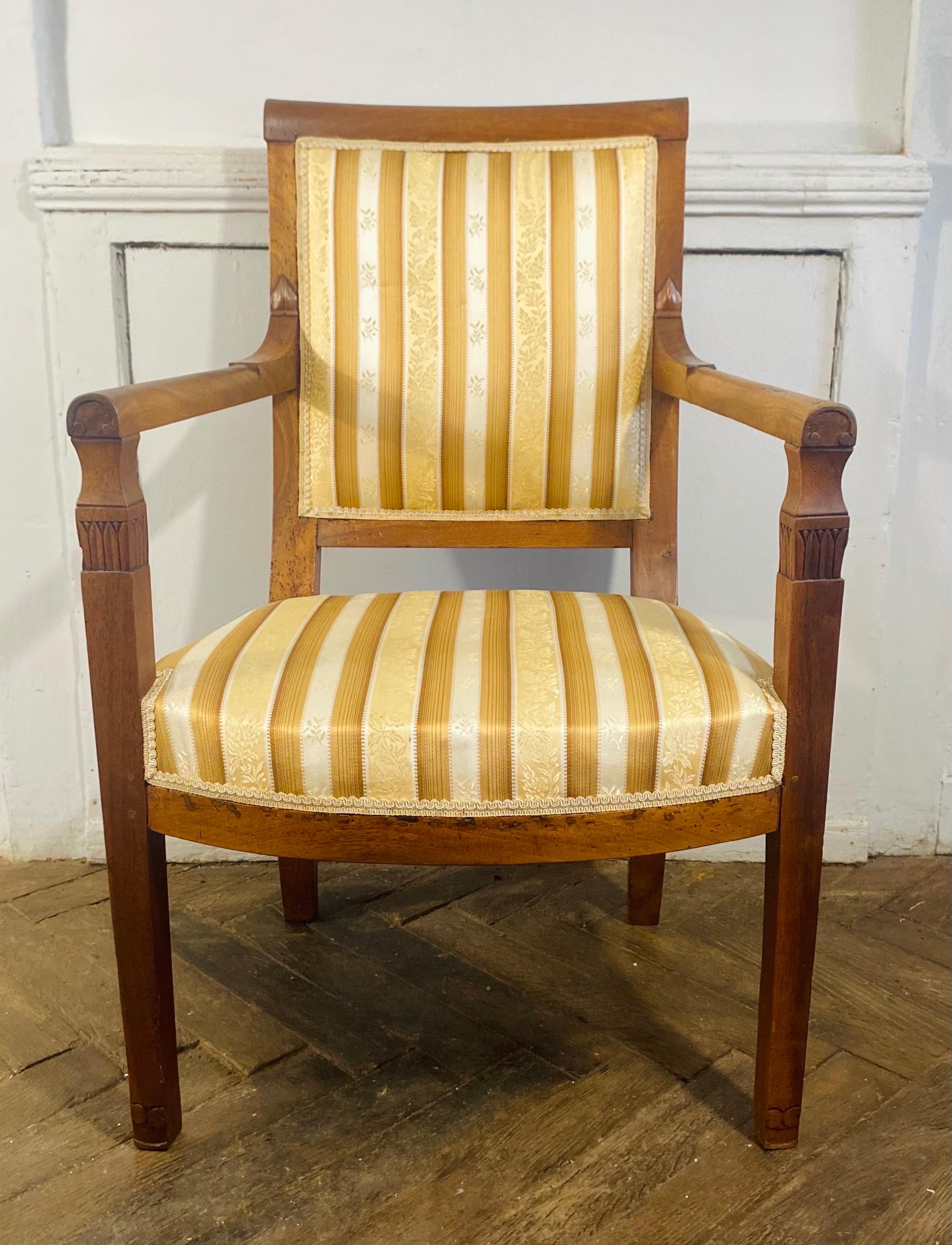 Französischer Directoire-Sessel aus Buche mit Gold- und Weißpolsterung, Frankreich 19. Jahrhundert  im Angebot 1