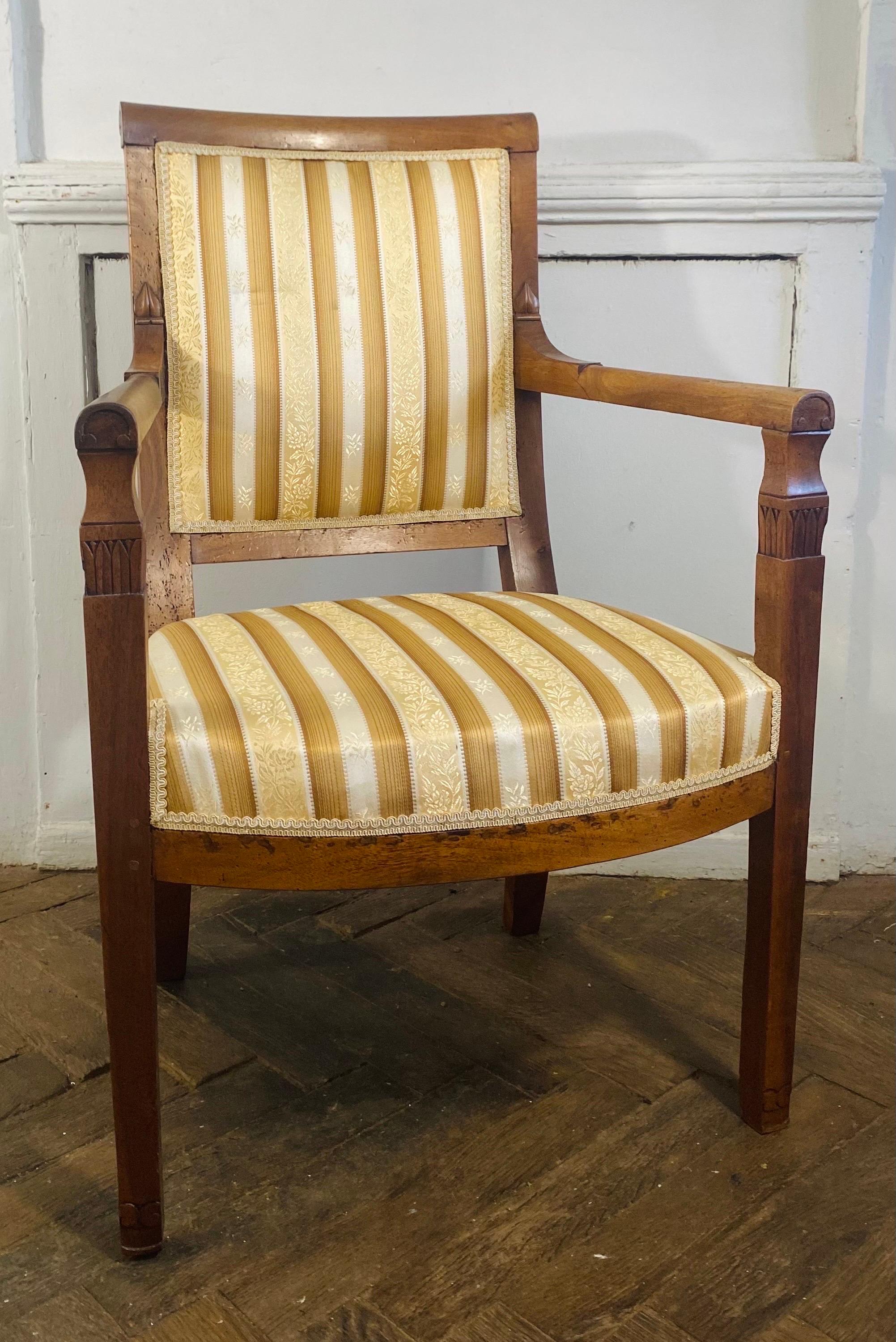 Französischer Directoire-Sessel aus Buche mit Gold- und Weißpolsterung, Frankreich 19. Jahrhundert  im Angebot 3