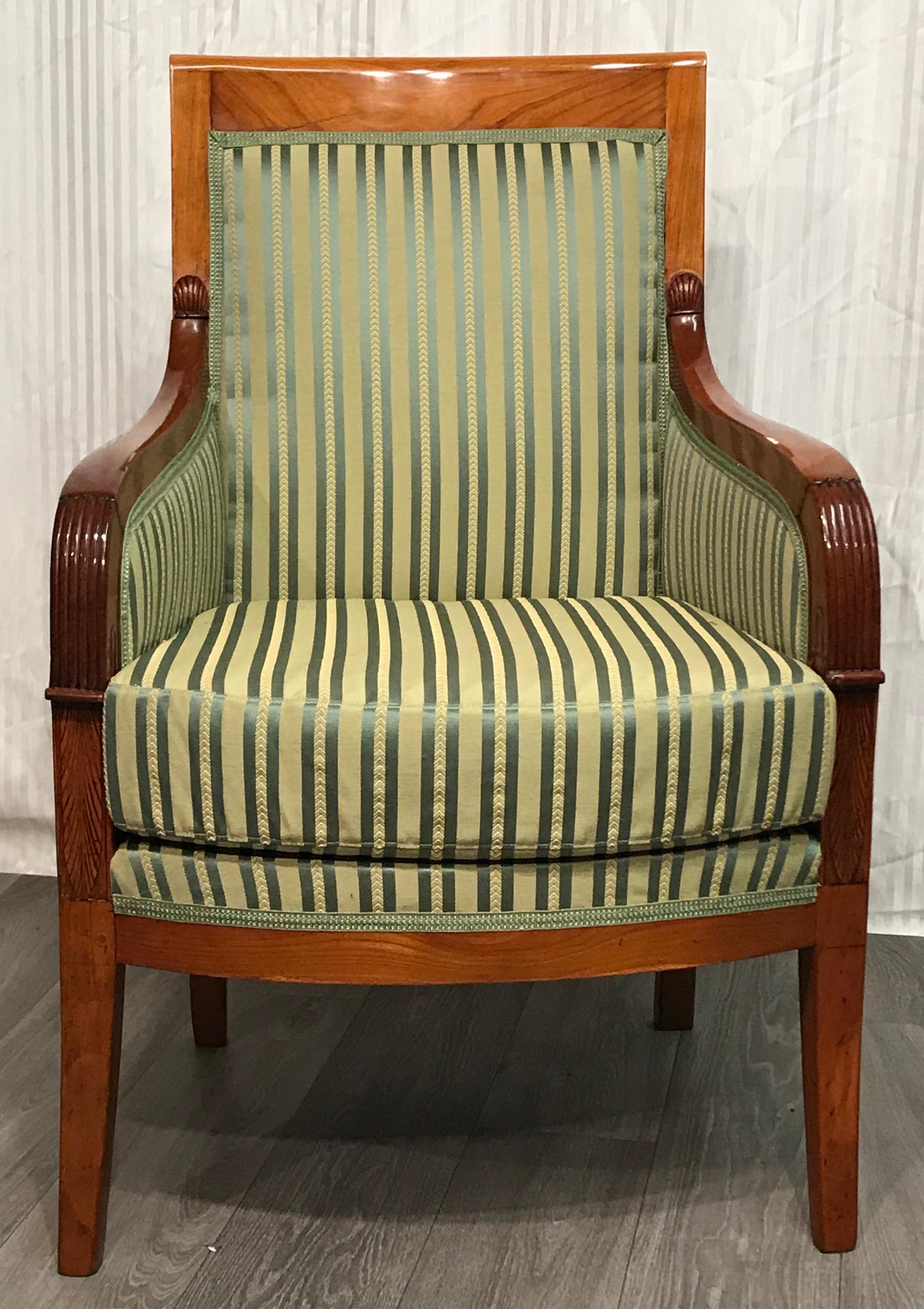French Directoire armchair, France early 19th century, cherry veneer.
This elegant armchair stands out for its very pretty hand carved ornaments, which shows the attention and the love for every single detail of the 18th and 19th century furniture