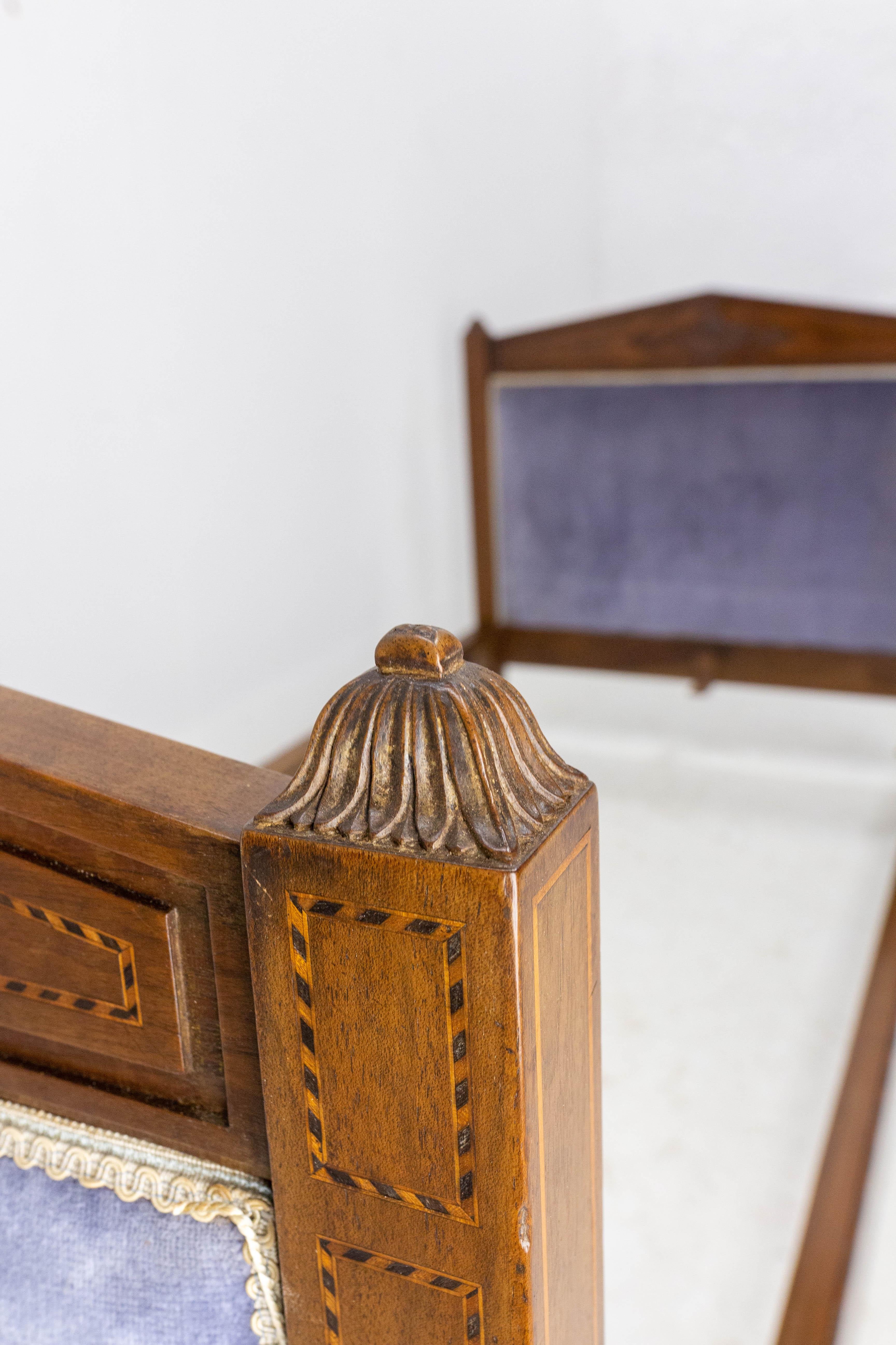 French Directoire walnut Sofa Banquette Carved and Inlayed, Early 19th Century For Sale 6