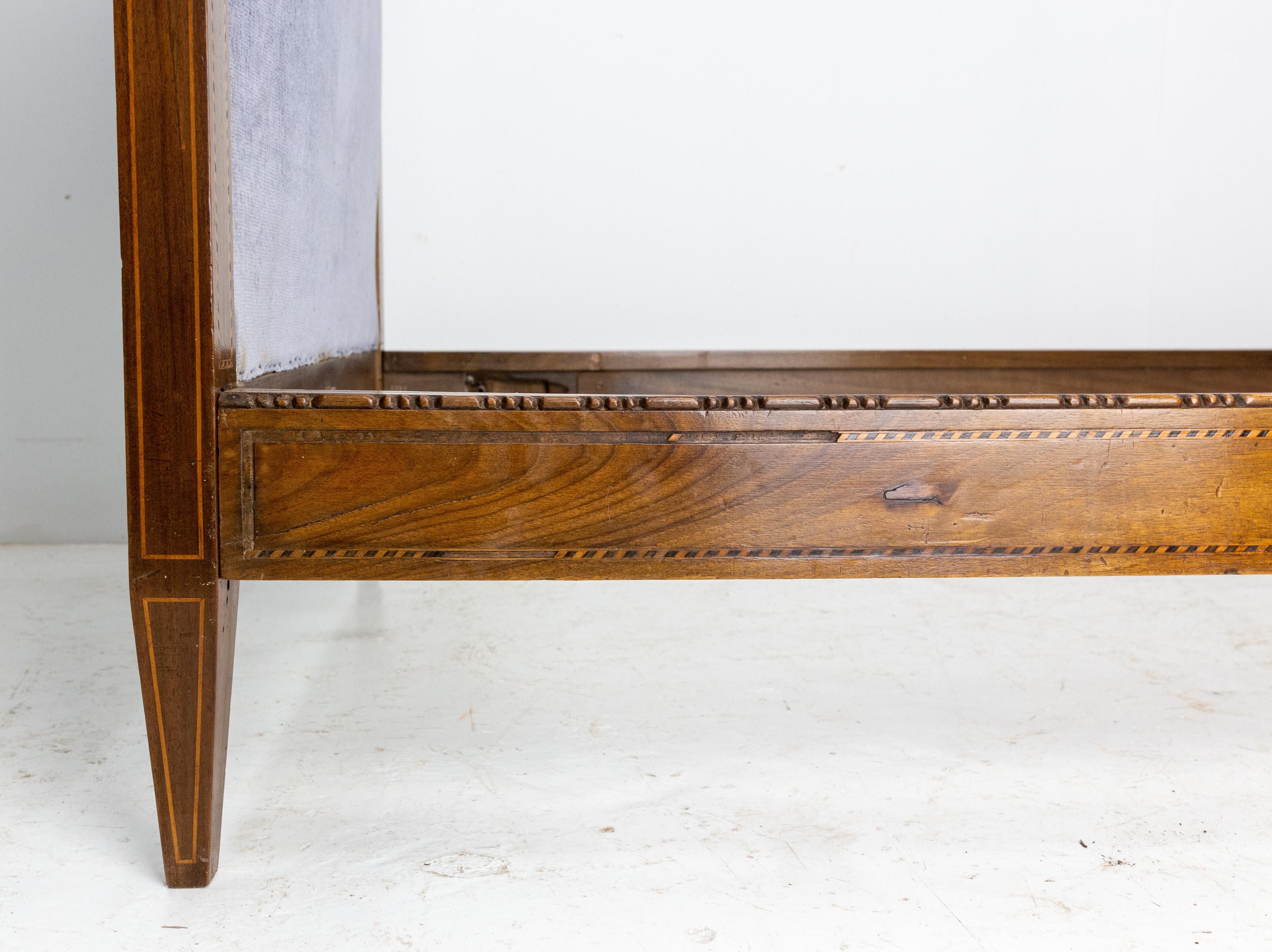 French Directoire walnut Sofa Banquette Carved and Inlayed, Early 19th Century For Sale 7