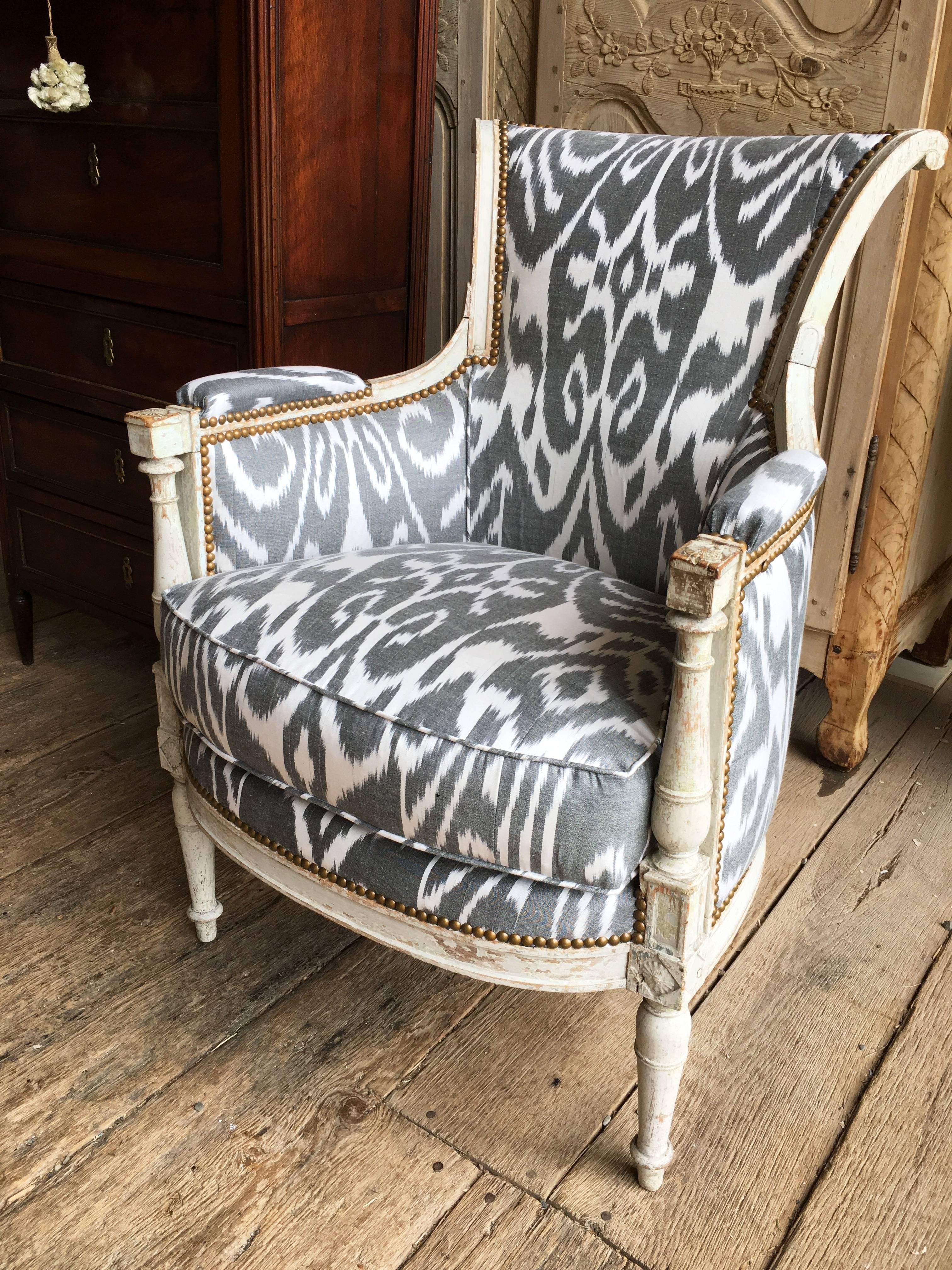Carved French Directoire Bergere in Ikat Fabric, circa 1800