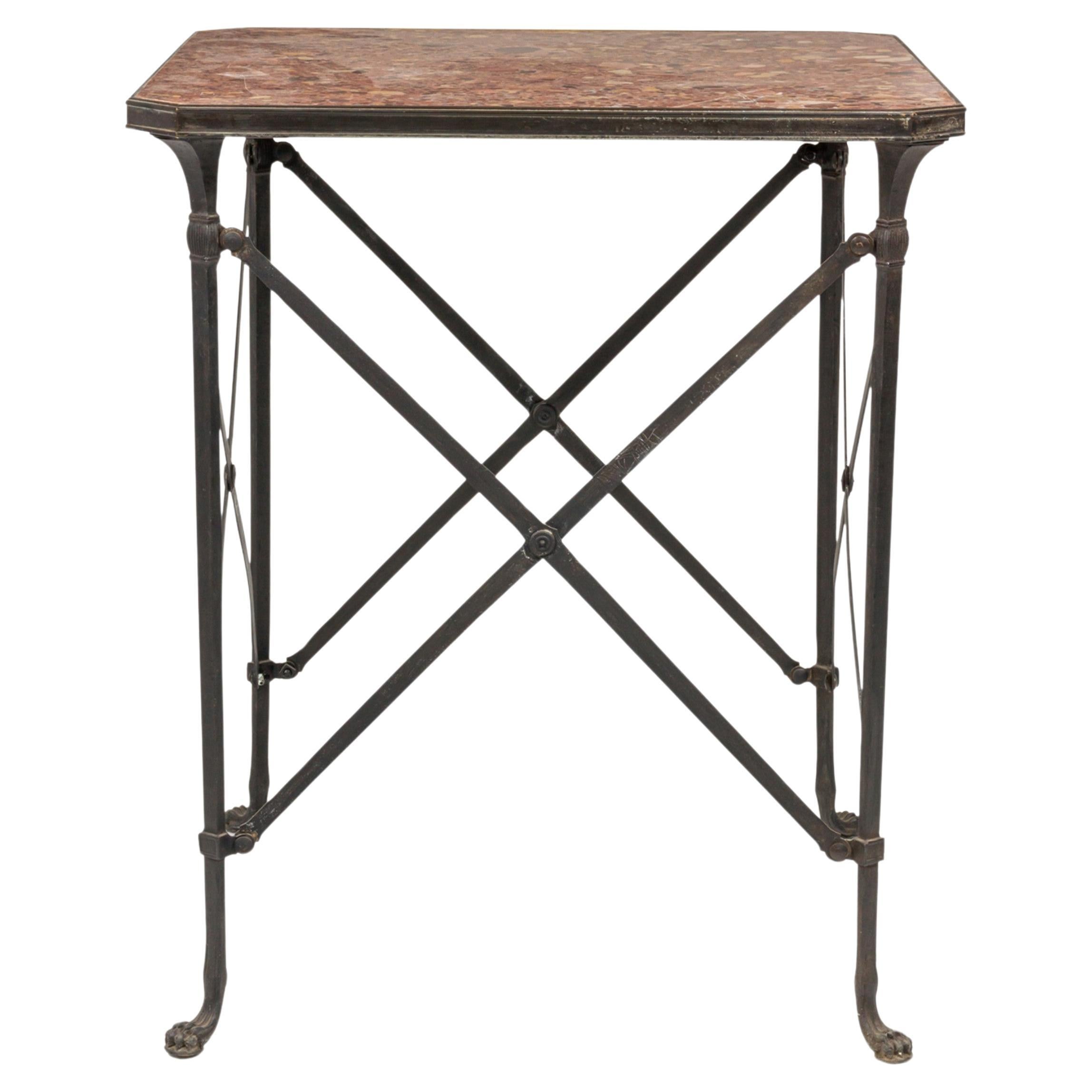 Mesa auxiliar con tapa de mármol de bronce Directoire francés