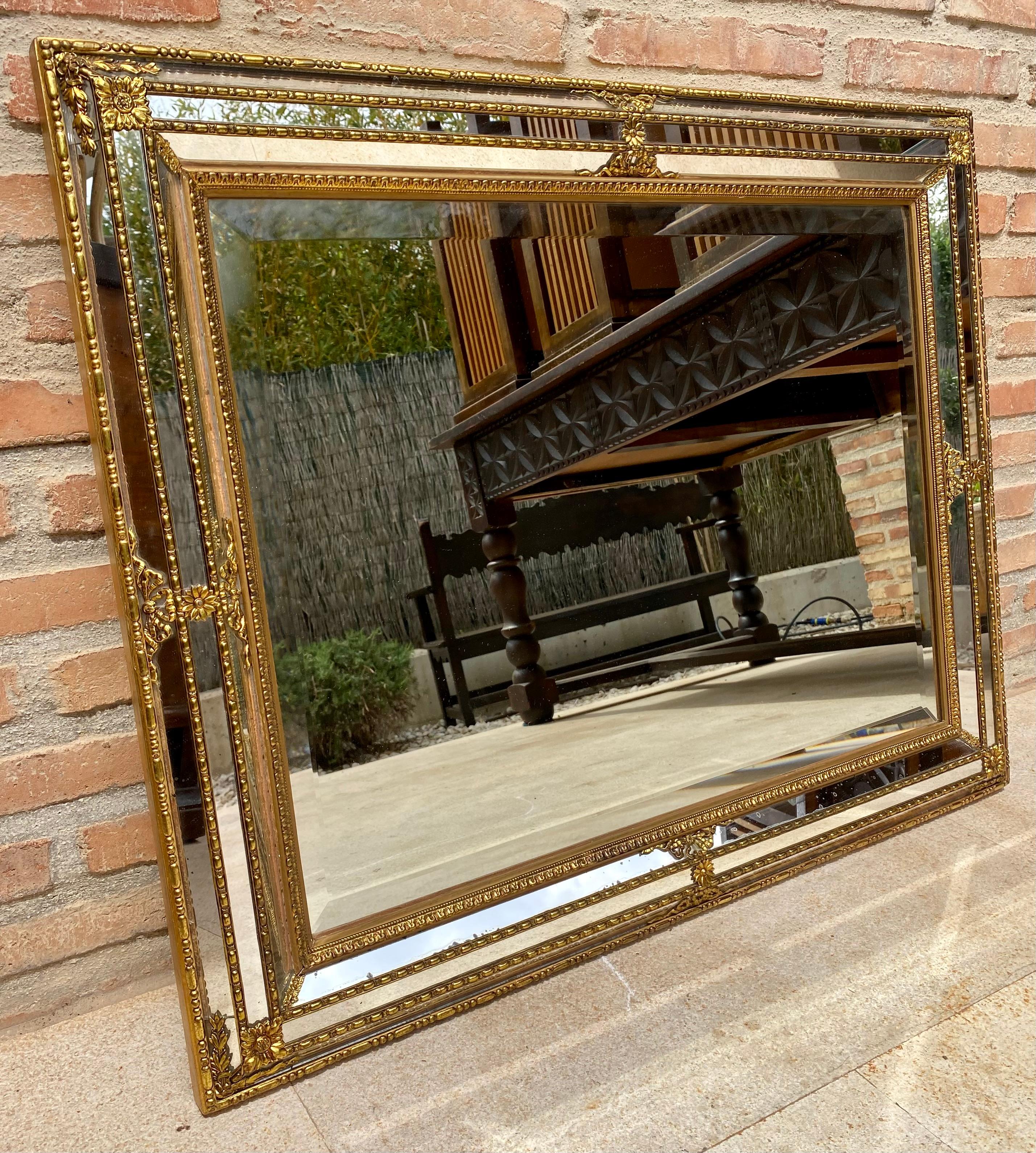 French Directoire Gilded Carved Wood Wall Mirror, 1940s In Good Condition For Sale In Miami, FL