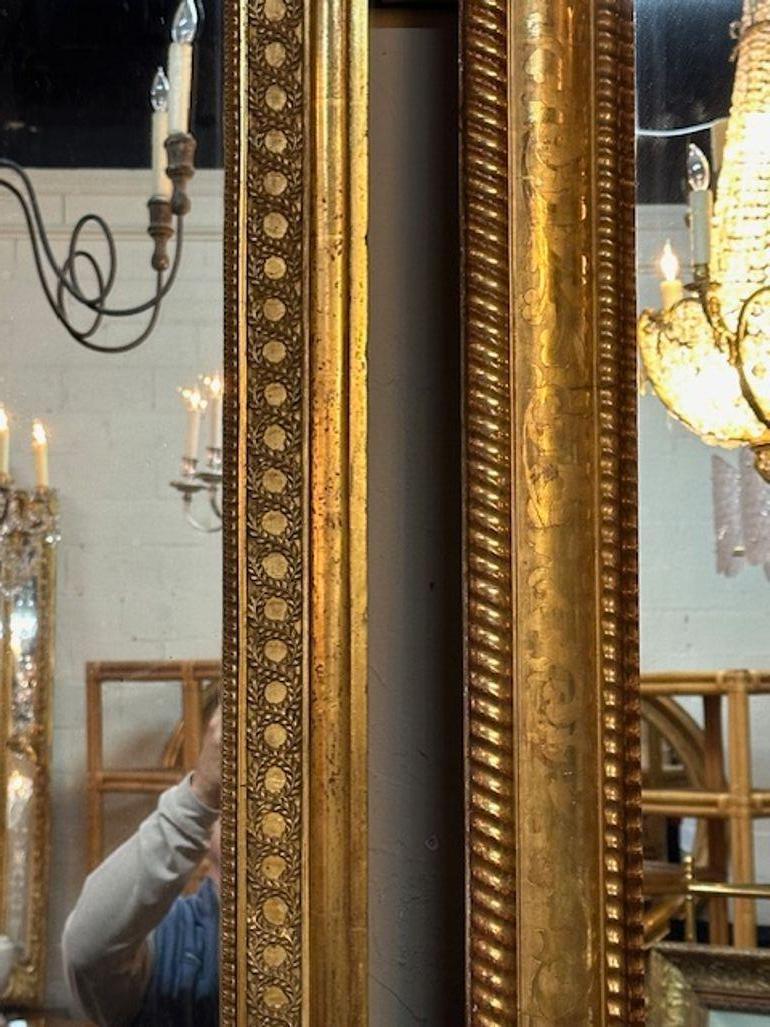 Specchio in legno dorato francese Directoire In condizioni buone in vendita a Dallas, TX