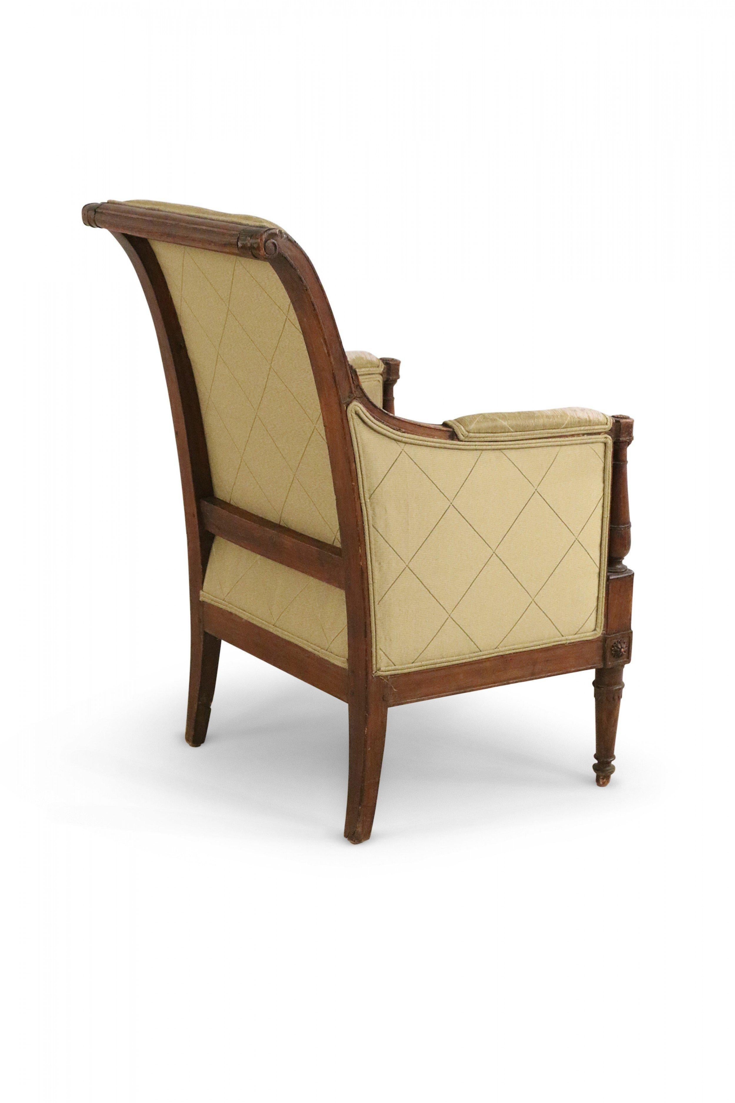 Fauteuil Directoire en acajou tapissé à motifs de losanges verts Bon état - En vente à Queens, NY