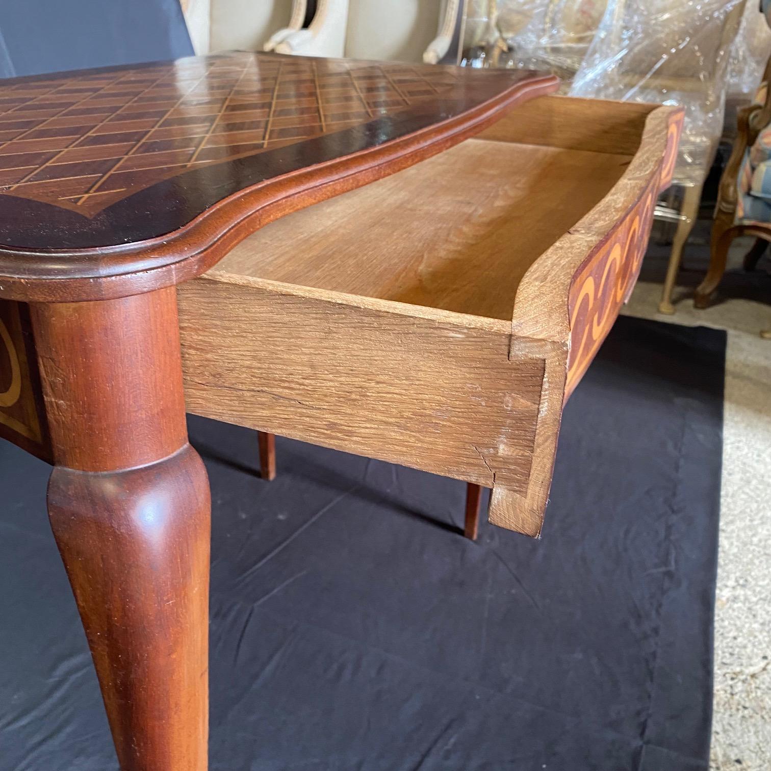  French Directoire Inlaid Marquetry Side Table or Desk with Meticulous Inlay In Good Condition For Sale In Hopewell, NJ