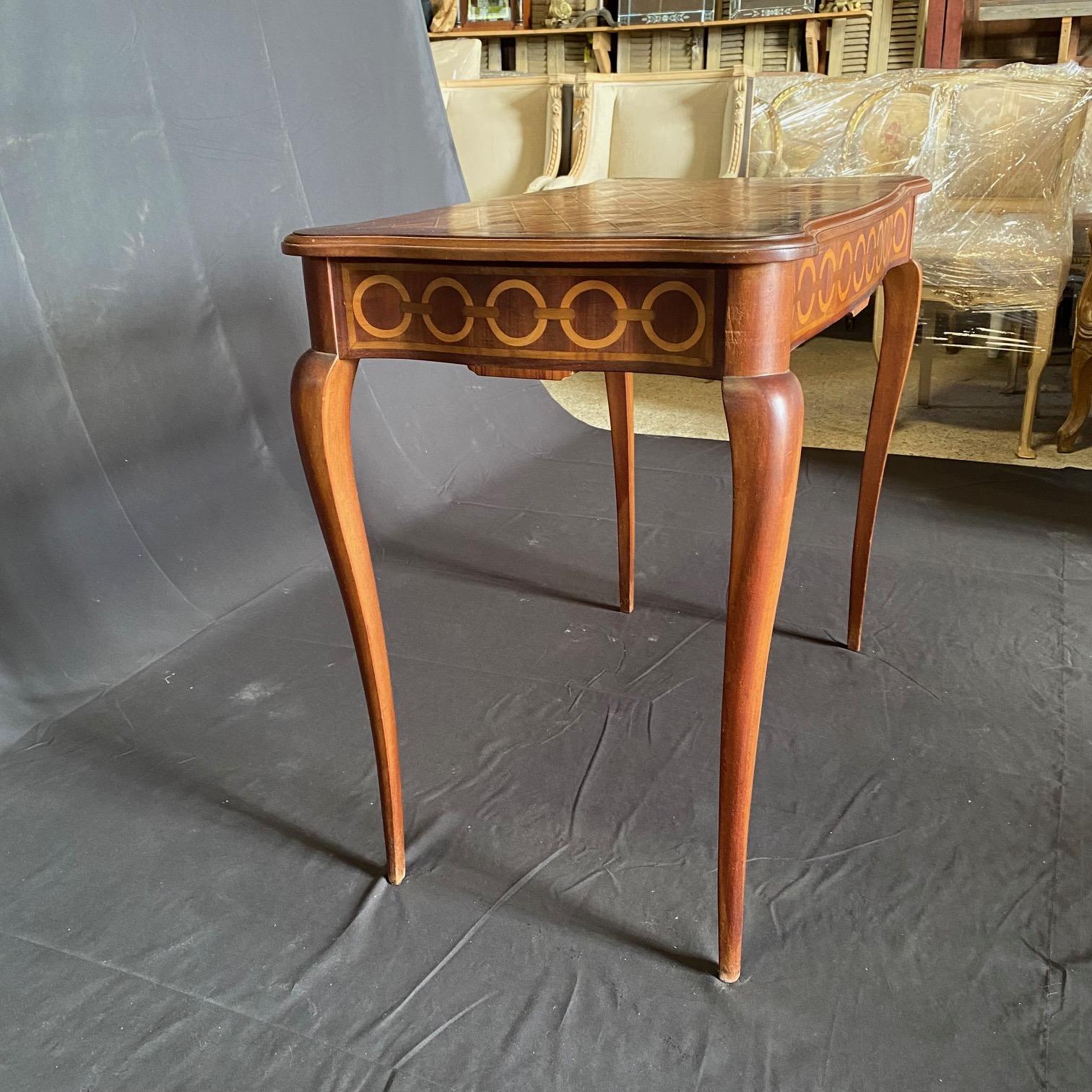  French Directoire Inlaid Marquetry Side Table or Desk with Meticulous Inlay For Sale 2