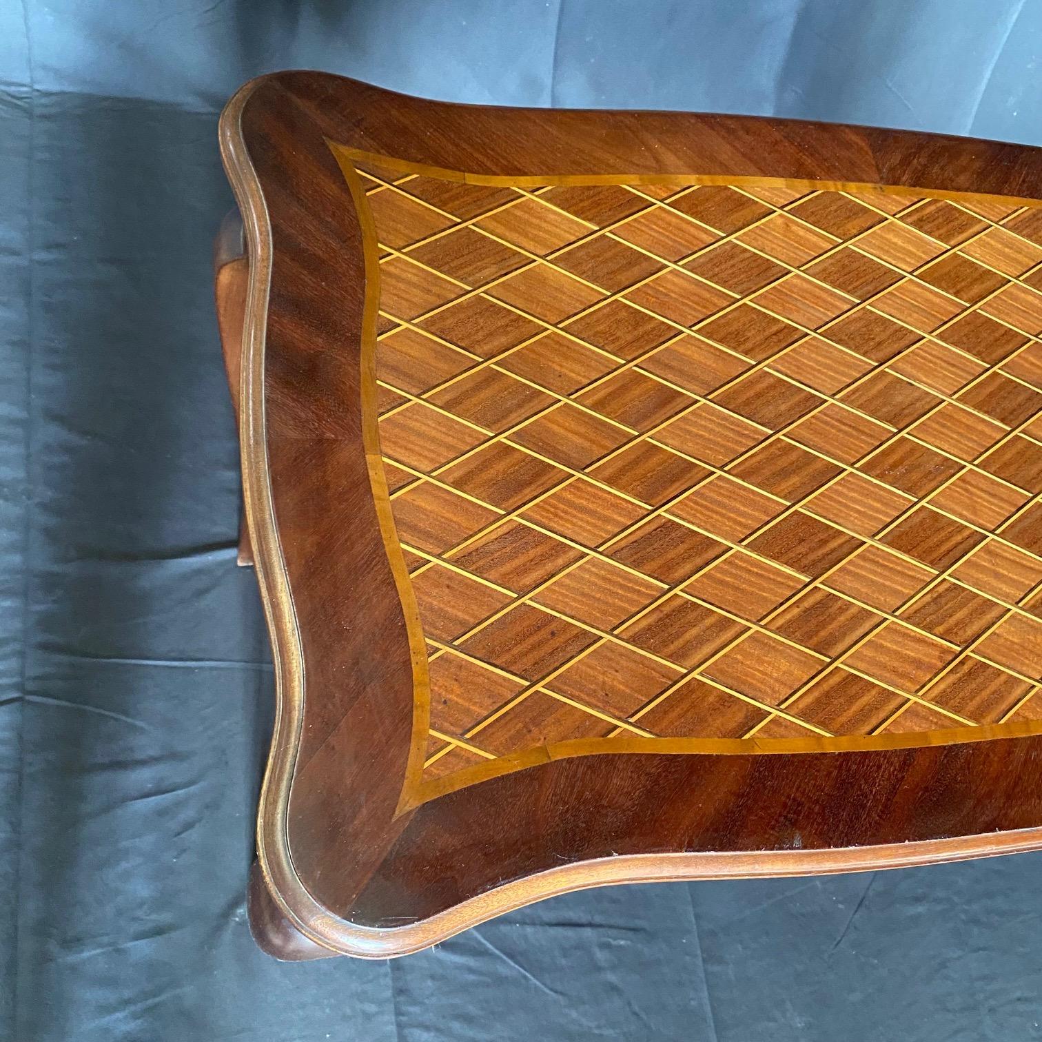  French Directoire Inlaid Marquetry Side Table or Desk with Meticulous Inlay For Sale 3