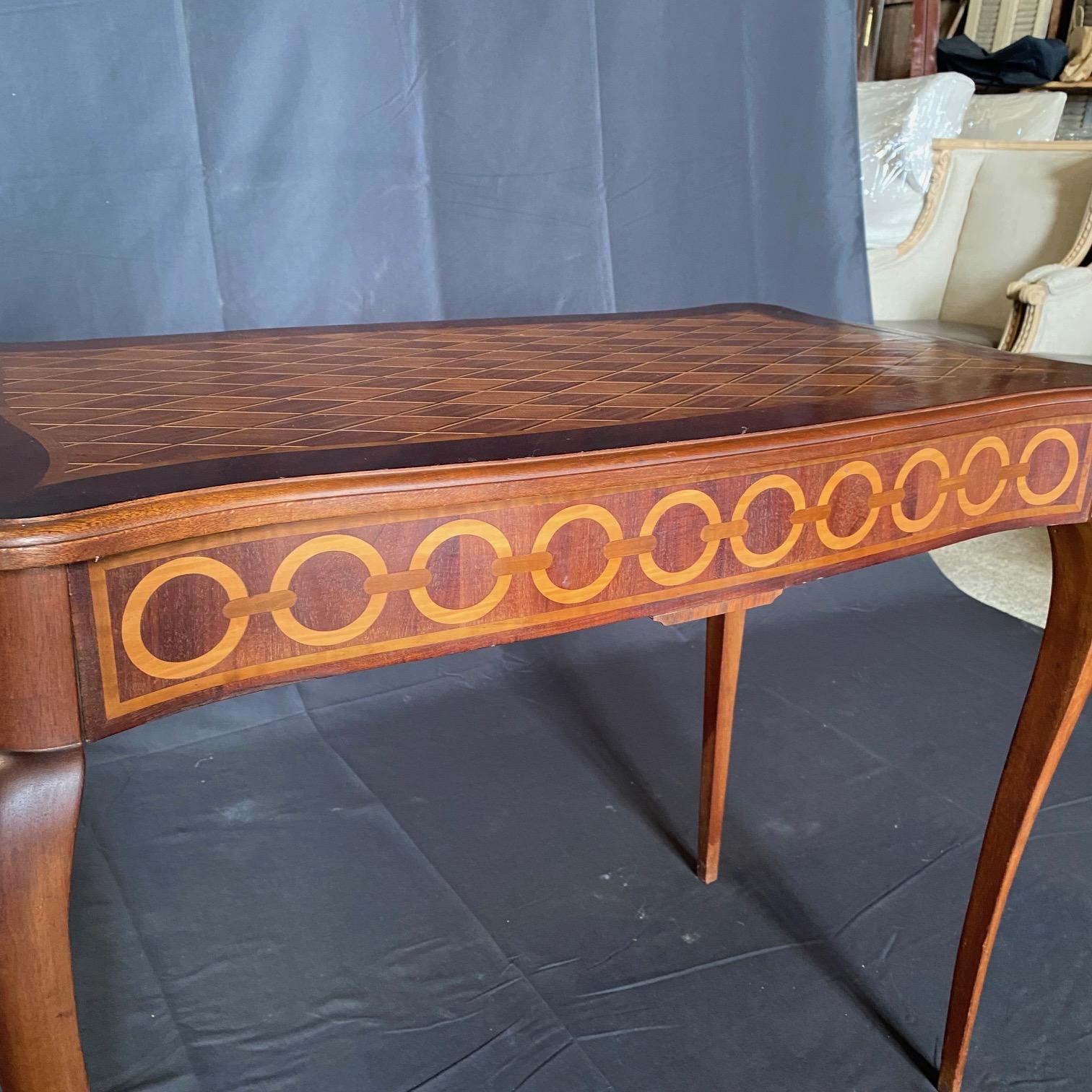  French Directoire Inlaid Marquetry Side Table or Desk with Meticulous Inlay For Sale 4