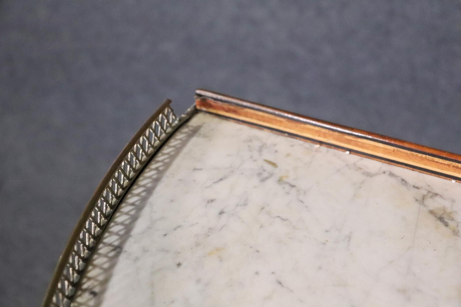 Ottone Tavolo consolle francese Directoire Louis XVI forma Demilune con piano in marmo in vendita