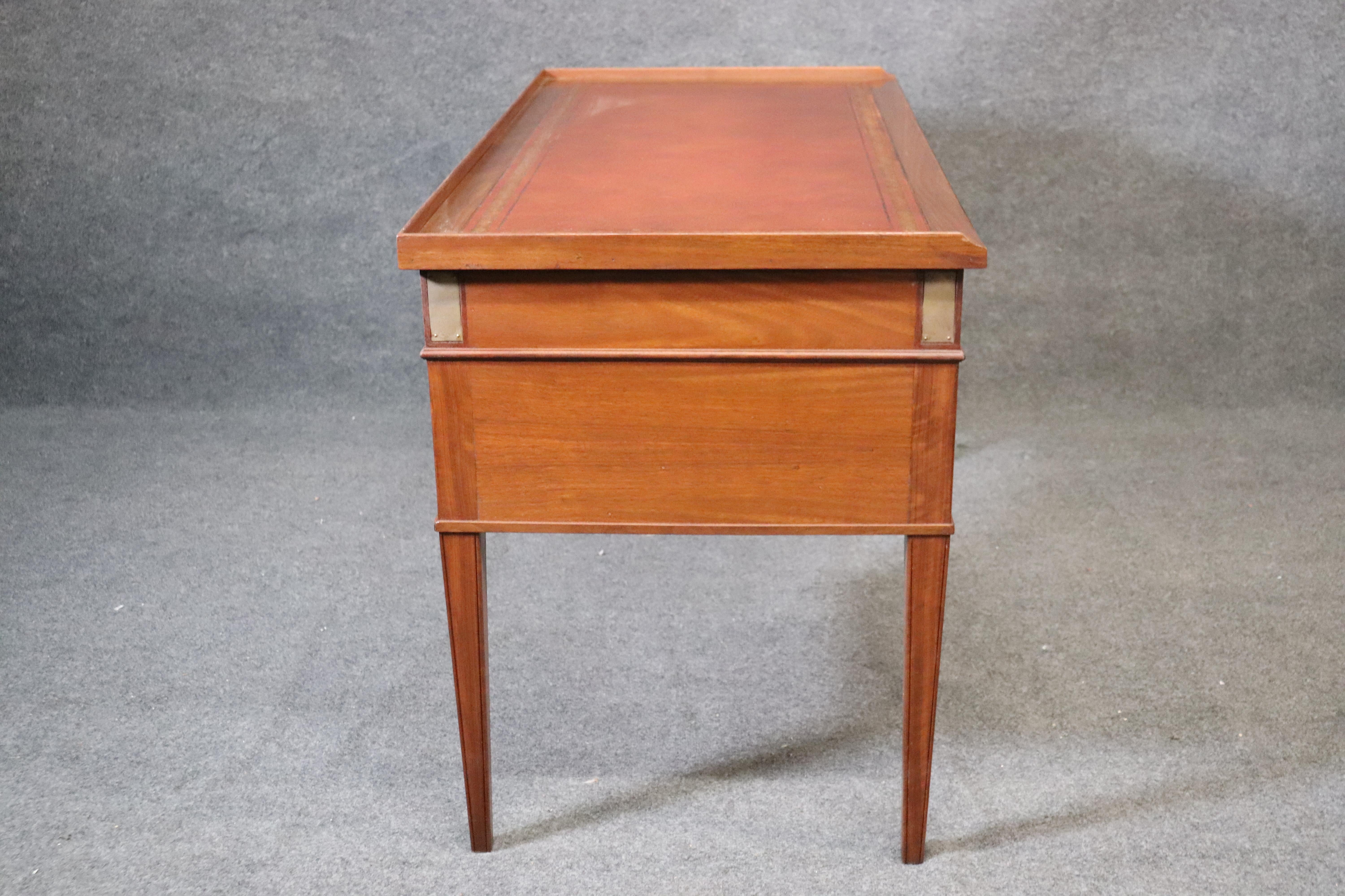 French Directoire Louis XVI Leather Top Writing Table Desk Bureau Plat In Good Condition In Swedesboro, NJ
