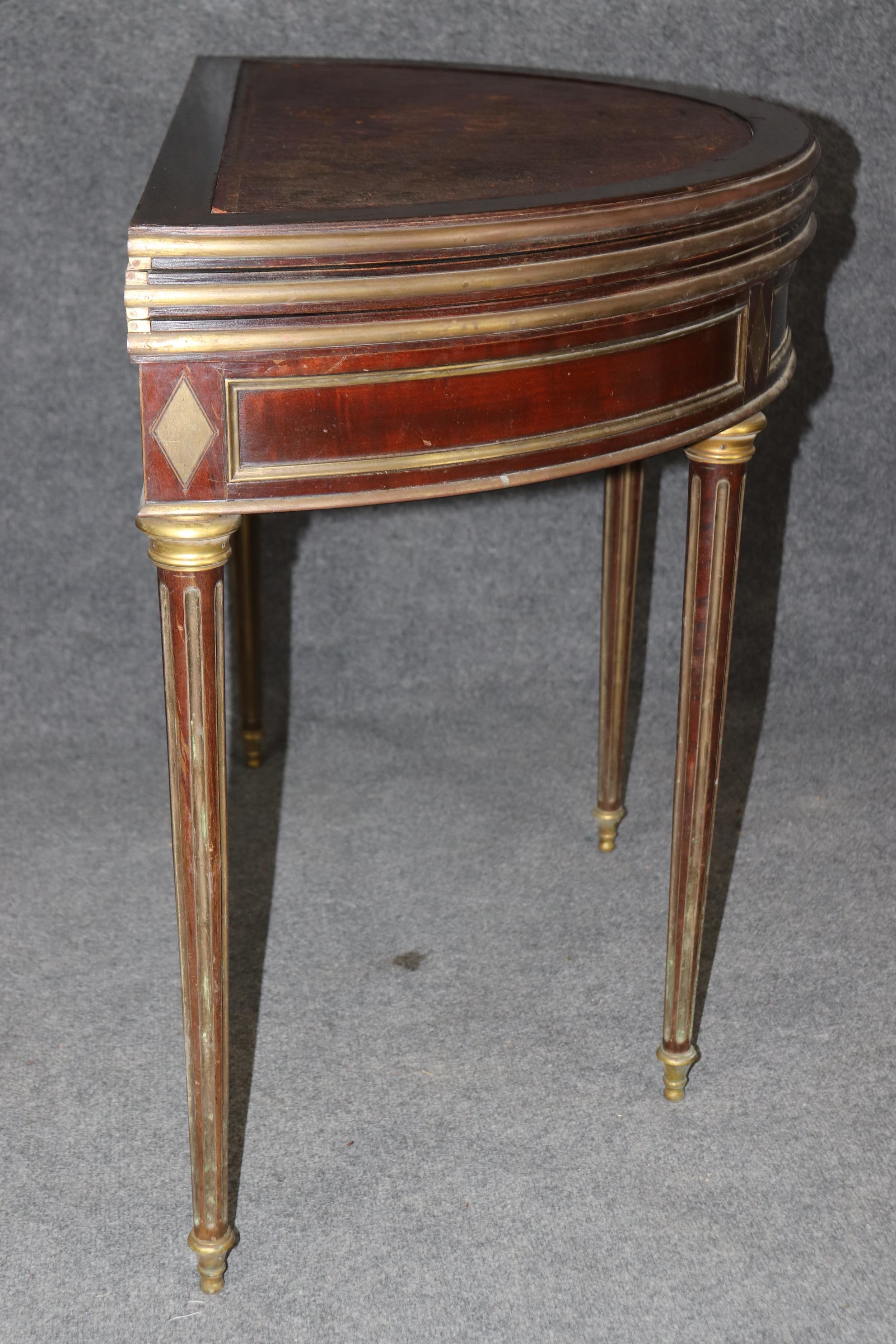 Directoire français de style Louis XVI  Table de jeu à plateau rabattable en vente 4