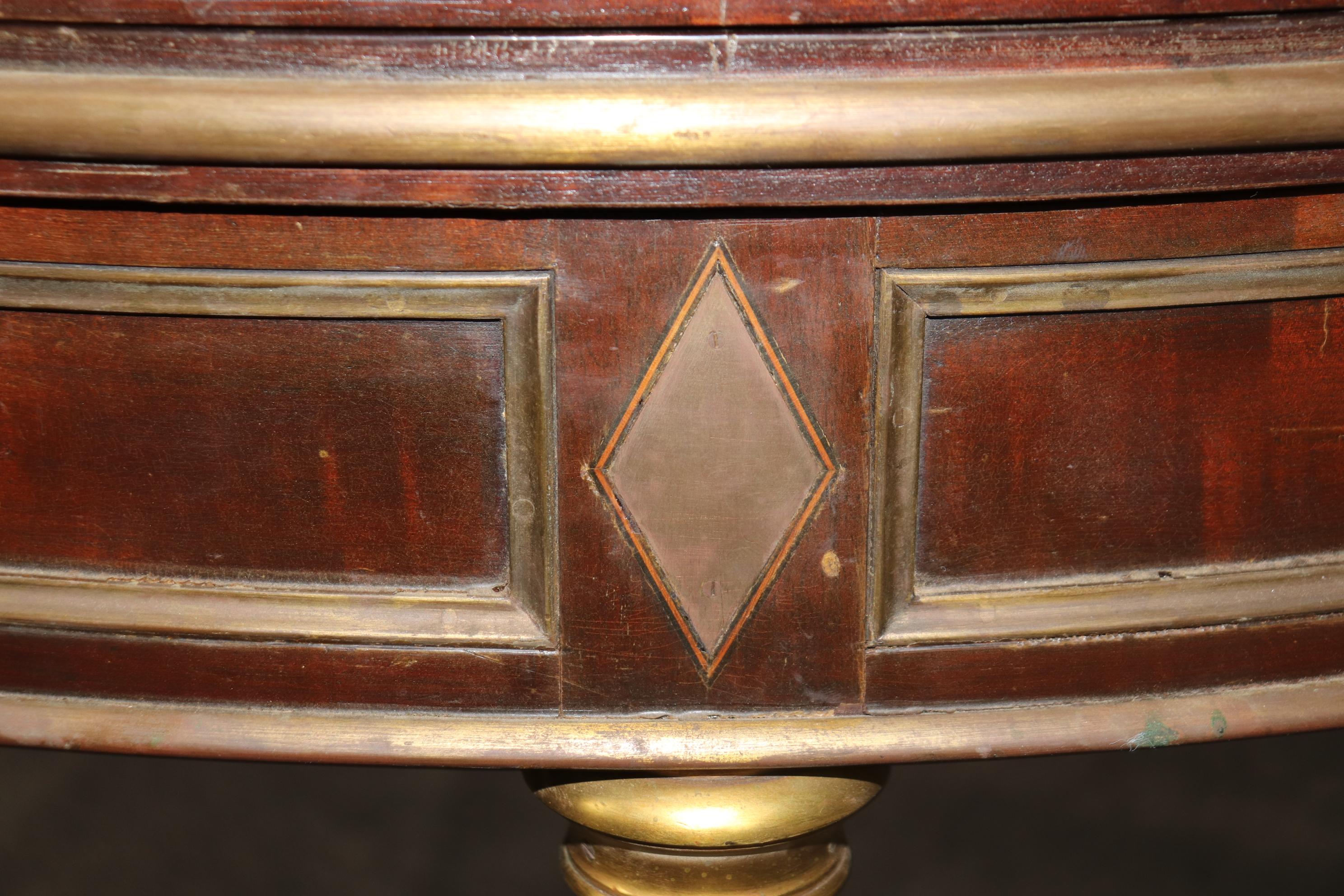 Directoire français de style Louis XVI  Table de jeu à plateau rabattable en vente 10