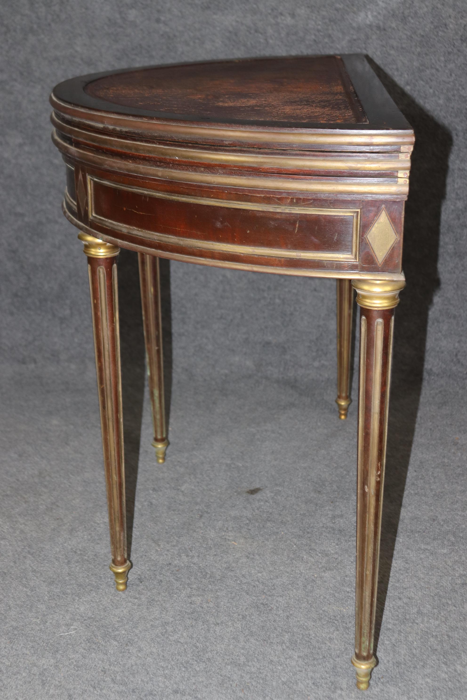 Directoire français de style Louis XVI  Table de jeu à plateau rabattable en vente 2