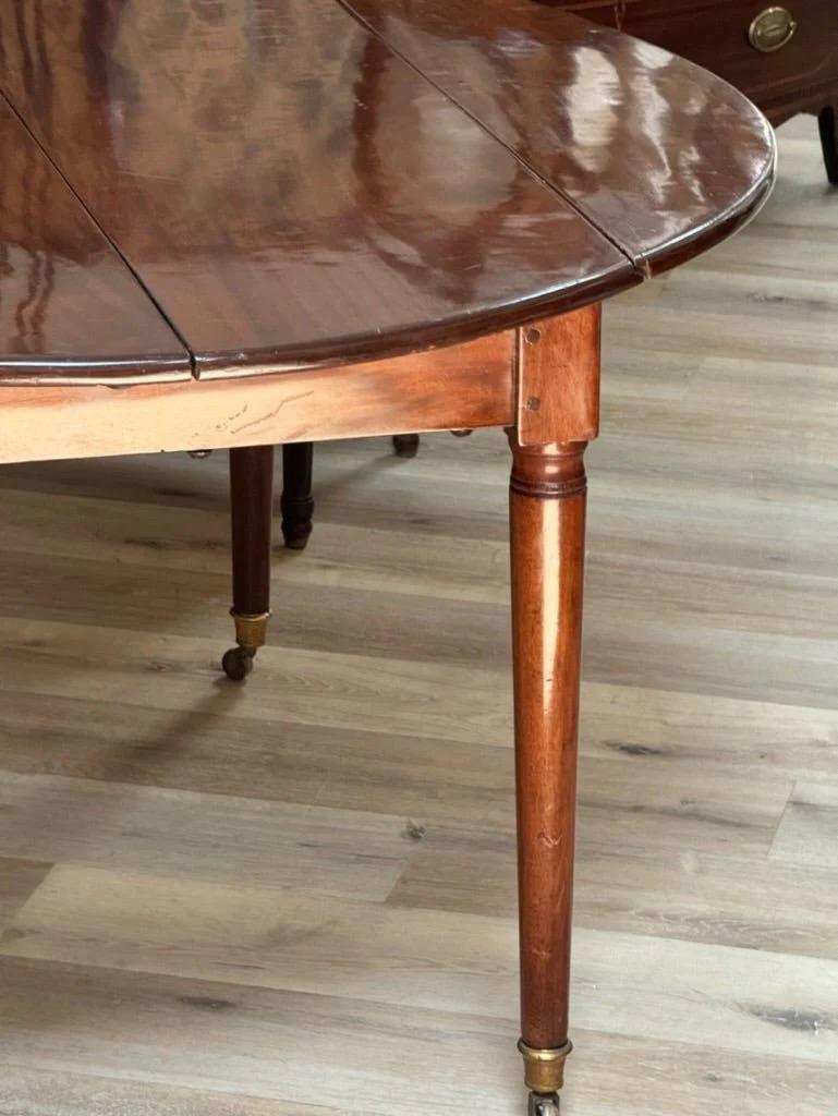 Table de salle à manger en acajou de style directoire français avec une feuille, c. 1800 en vente 4