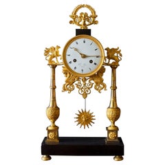 Orologio da camino in marmo del Direttorio francese
