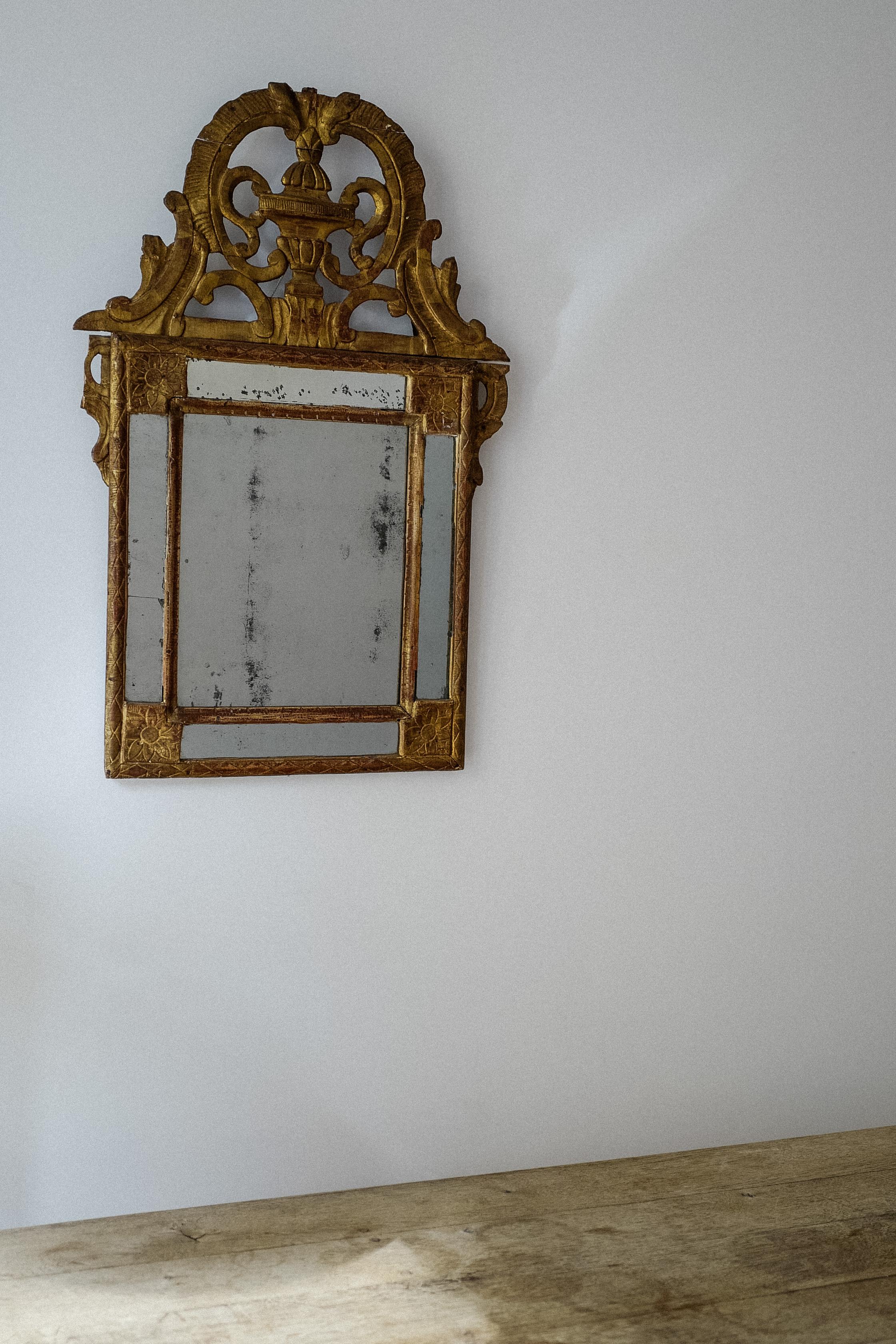 Hand-Carved French Directoire Mirror in Gold Giltwood and Mercury Glass 18th Century For Sale