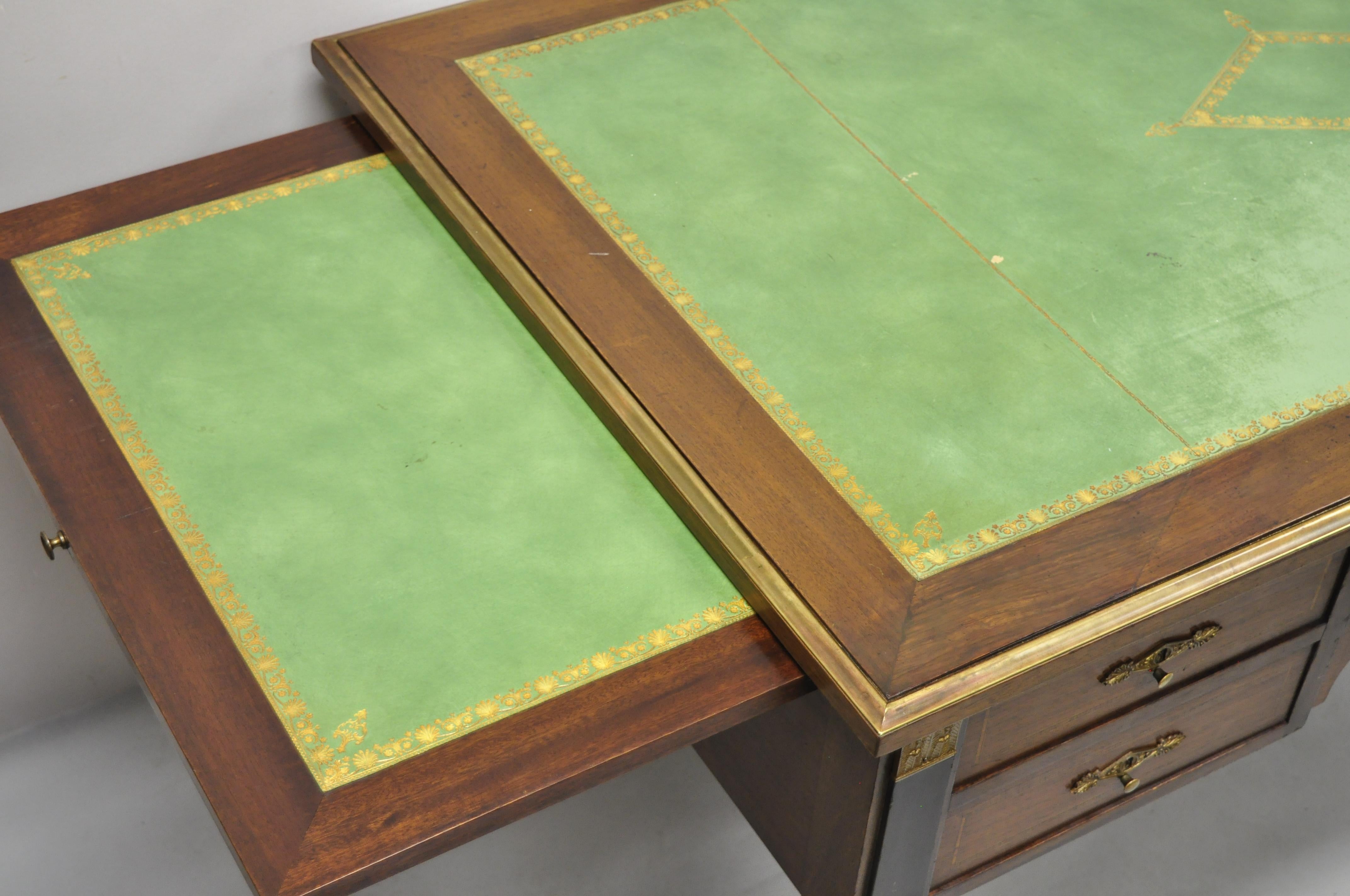 French Directoire Neoclassical Green Leather Top Mahogany Bureau Plat Desk In Good Condition In Philadelphia, PA