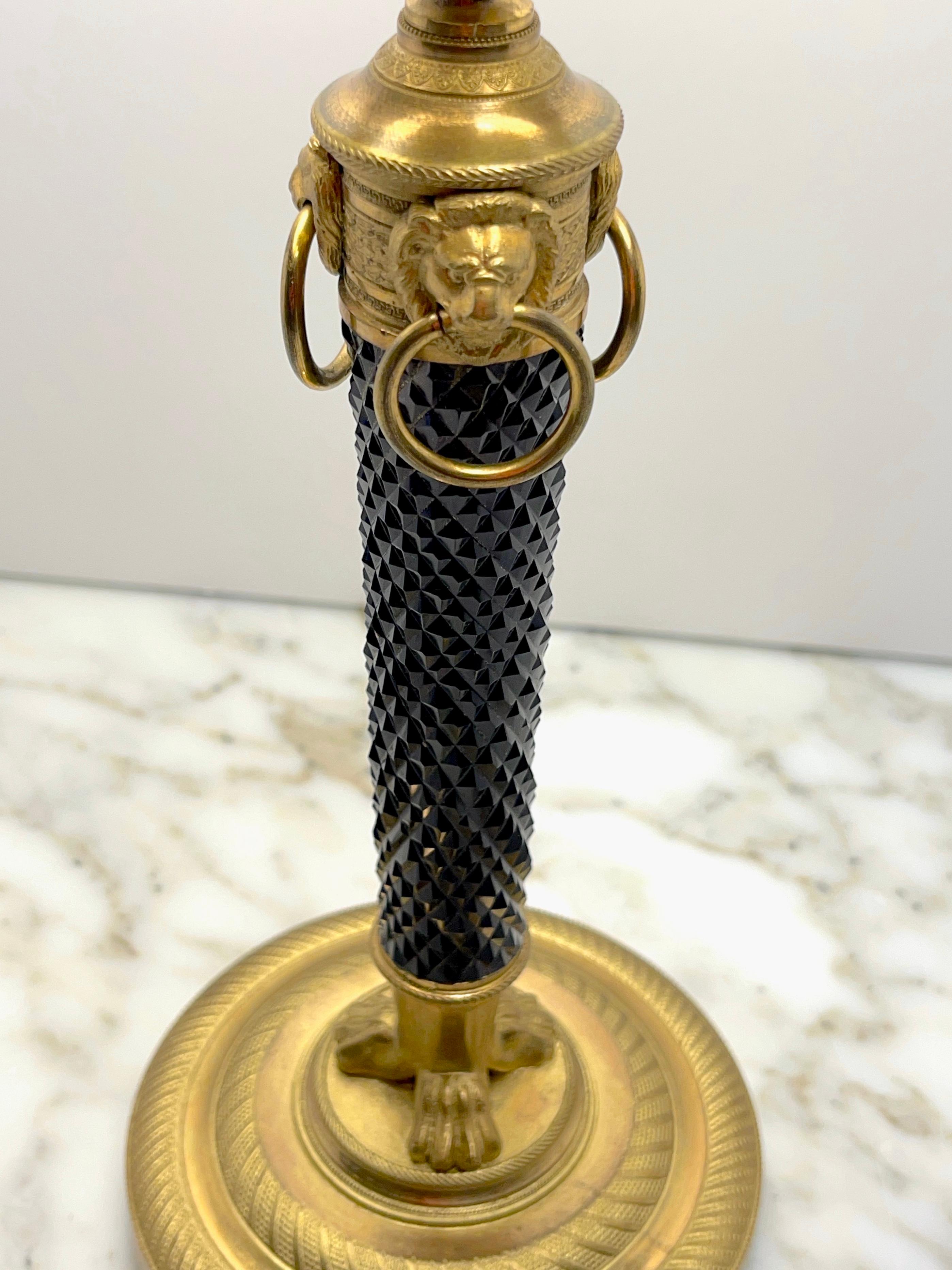 Français Lampe bouillotte française Directoire en bronze doré et améthyste noire taillée en cristal en vente