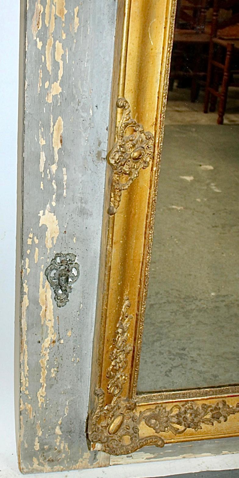 Français Miroir Trumeau en bois doré et peint Directoire en vente