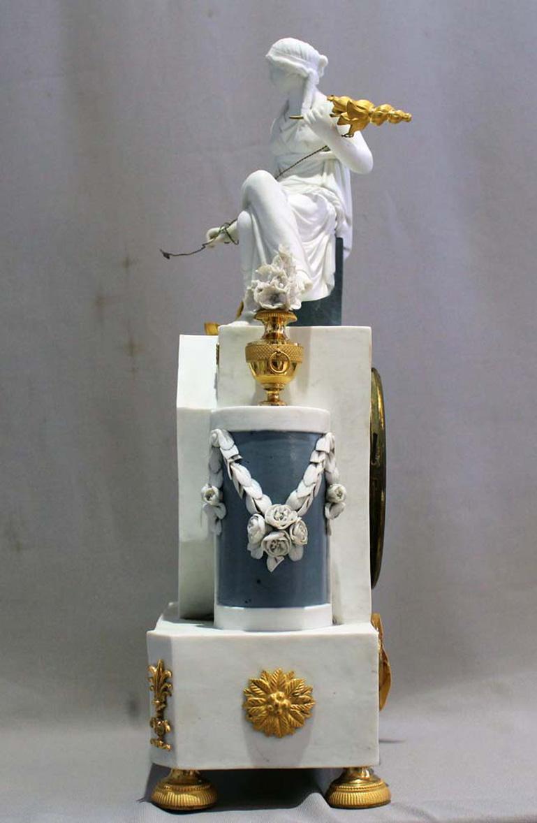 French Directoire Period Bisque and Ormolu Mantel Clock Depicting Ariadne In Good Condition For Sale In London, GB