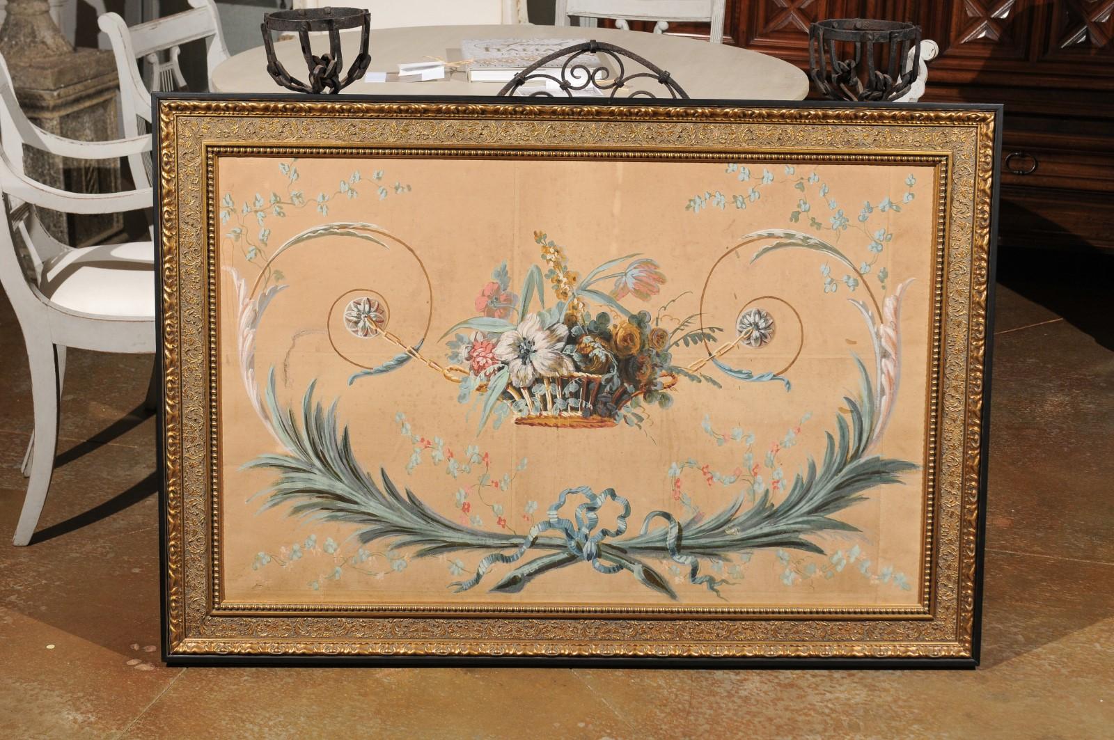 Panneau peint encadré d'époque Directoire de la fin du XVIIIe siècle, avec des motifs floraux. Né en France dans les dernières années du XVIIIe siècle, ce panneau décoratif exquis présente un joli bouquet de fleurs, présenté dans un humble panier en