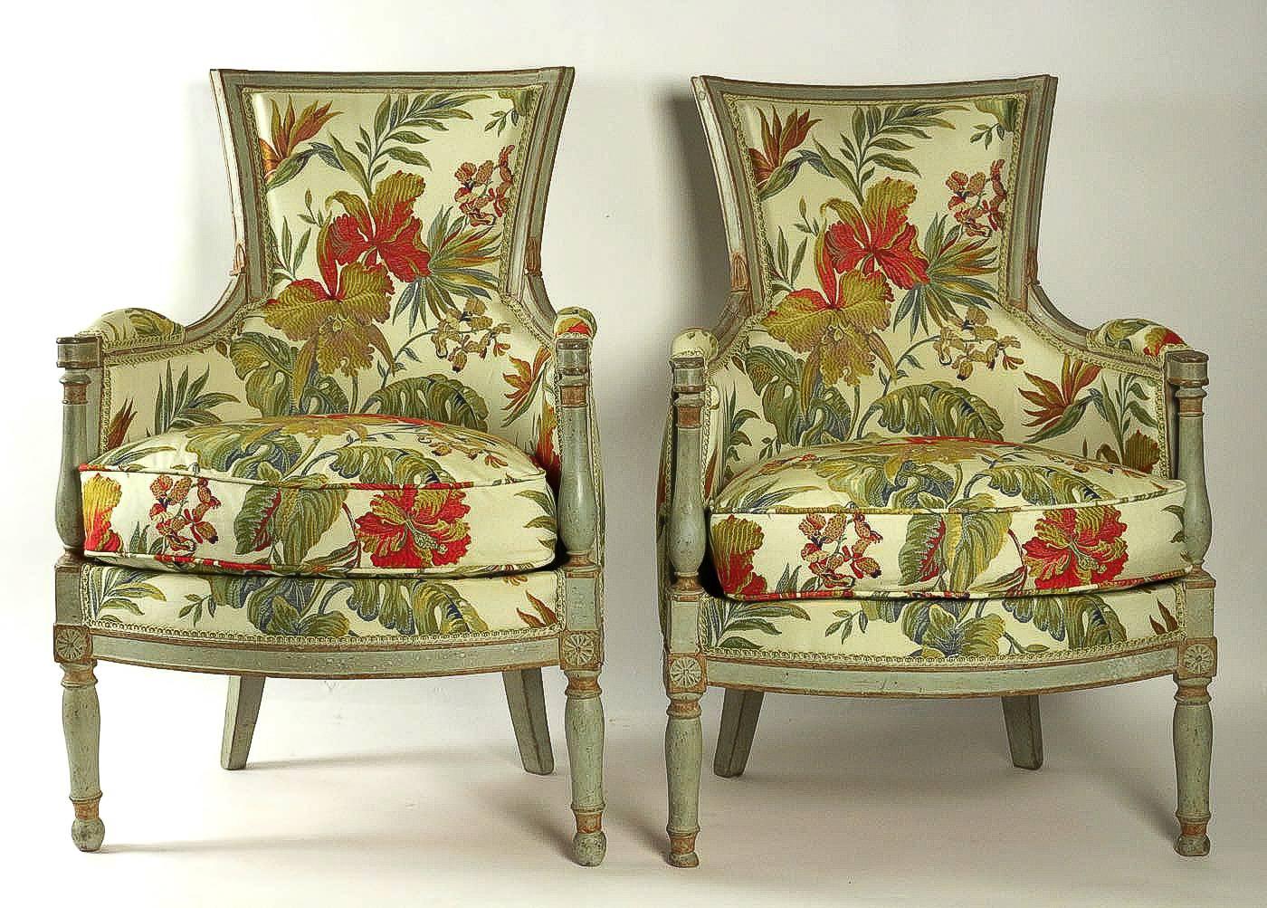 We are pleased to present you; a gorgeous French Directoire period celadon color painted a pair of bergeres, newly-upholstered in lovely floral toile fabric.
Very pure neoclassical detailing and form.

Beautiful French work, late-18th century,
