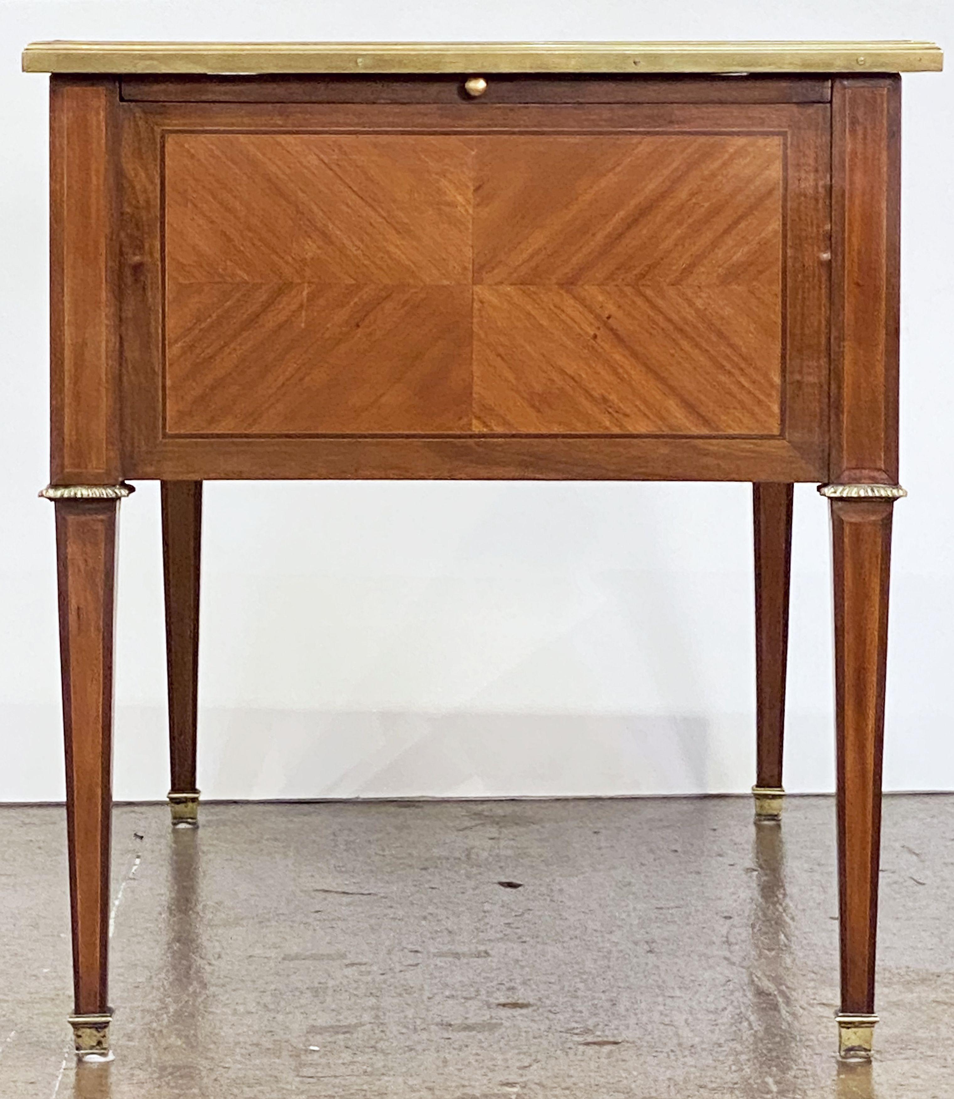French Directoire Period Writing Desk of Walnut and Mahogany with Leather Top For Sale 8