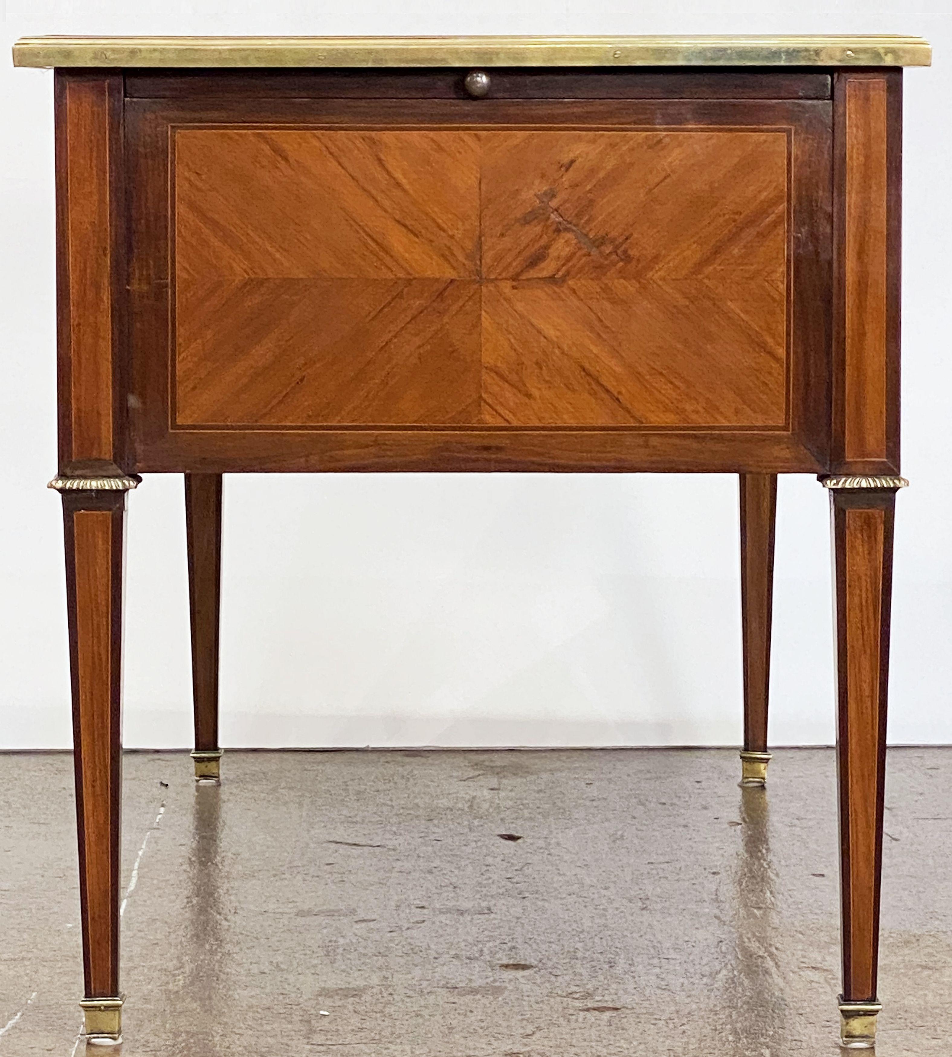 French Directoire Period Writing Desk of Walnut and Mahogany with Leather Top For Sale 9