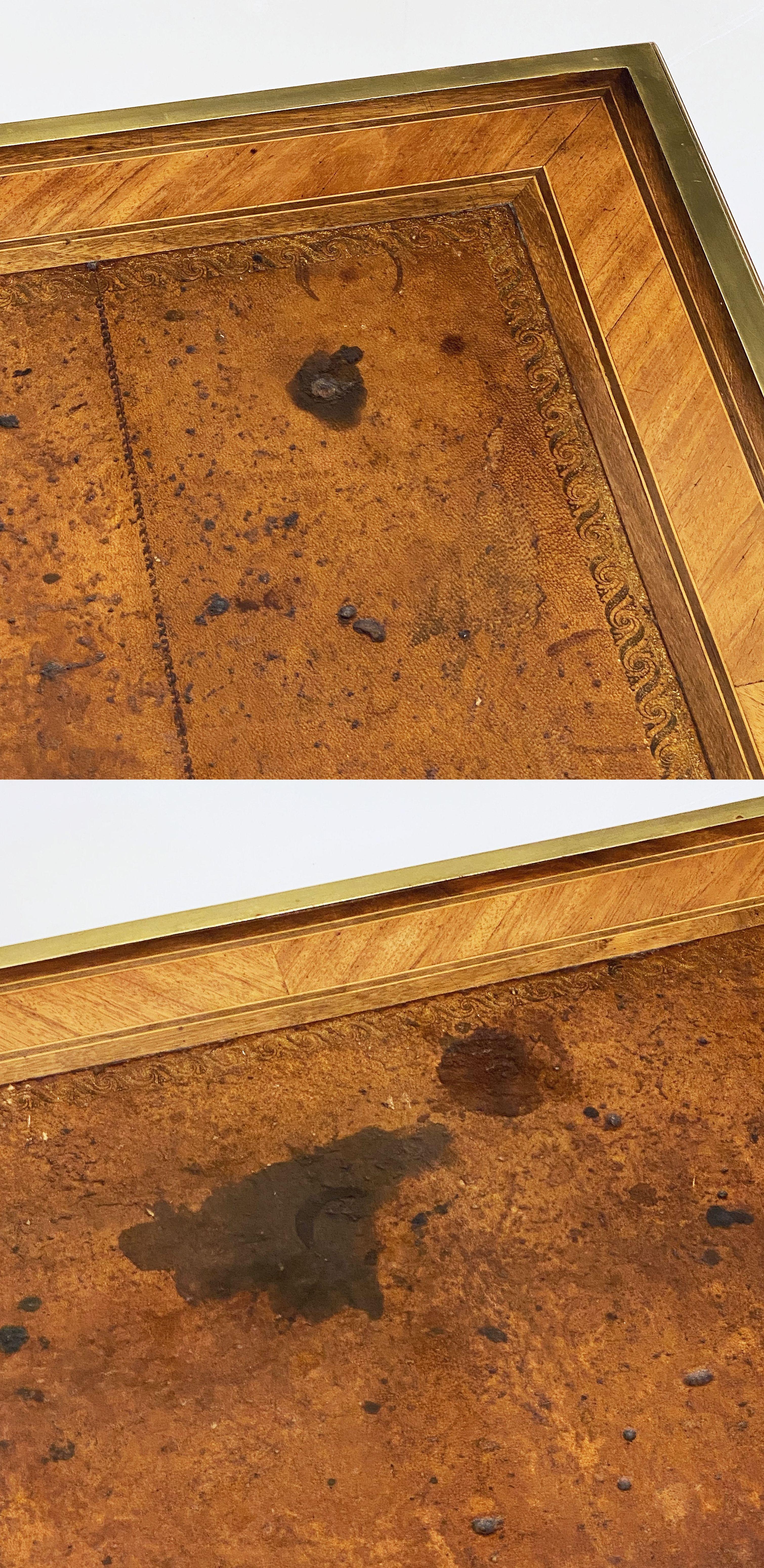 Schreibtisch aus Nussbaum und Mahagoni aus der Directoire-Periode mit Lederplatte im Angebot 9