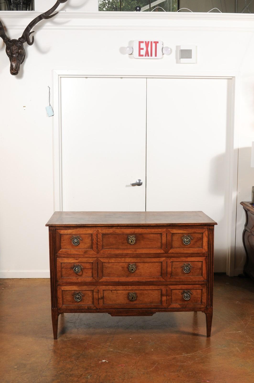 French Directoire Style 1860s Walnut Veneered Commode with Inlay and Fluting In Good Condition In Atlanta, GA
