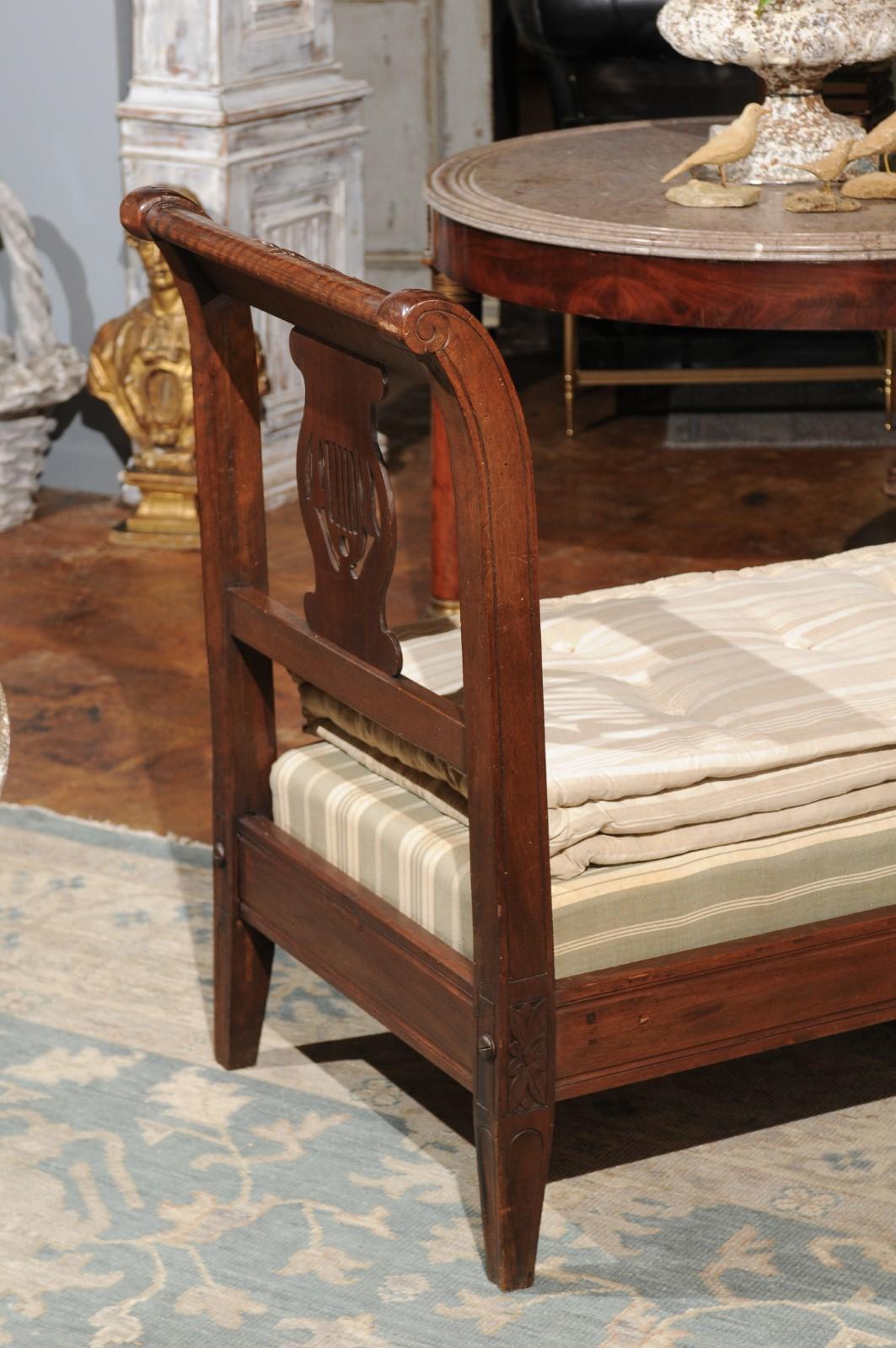 French Directoire Style 19th Century Walnut Daybed with Carved Lyre and Urn In Good Condition In Atlanta, GA
