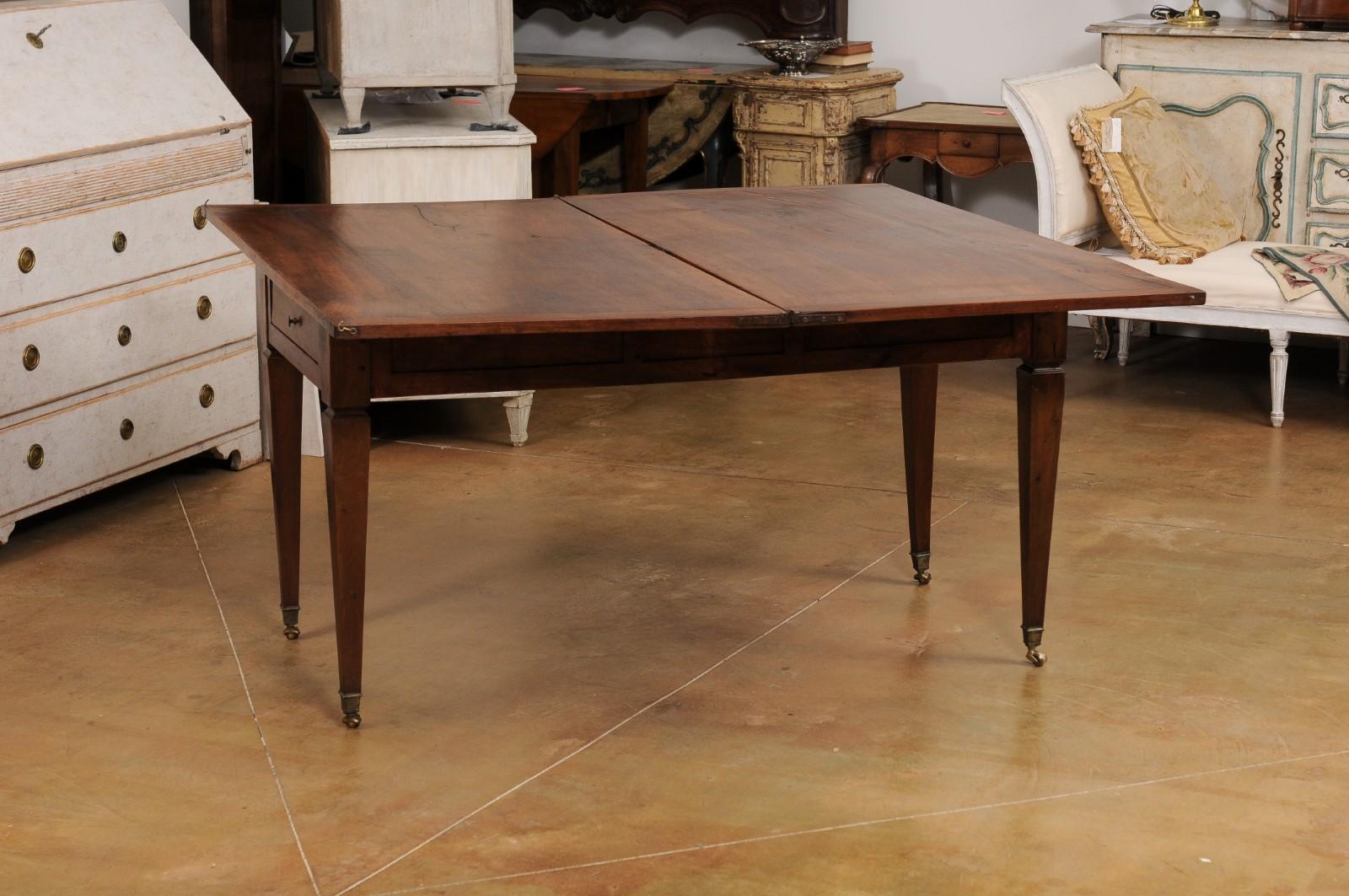 French Directoire Style 19th Century Walnut Table with Folding Top, Tapered Legs For Sale 2