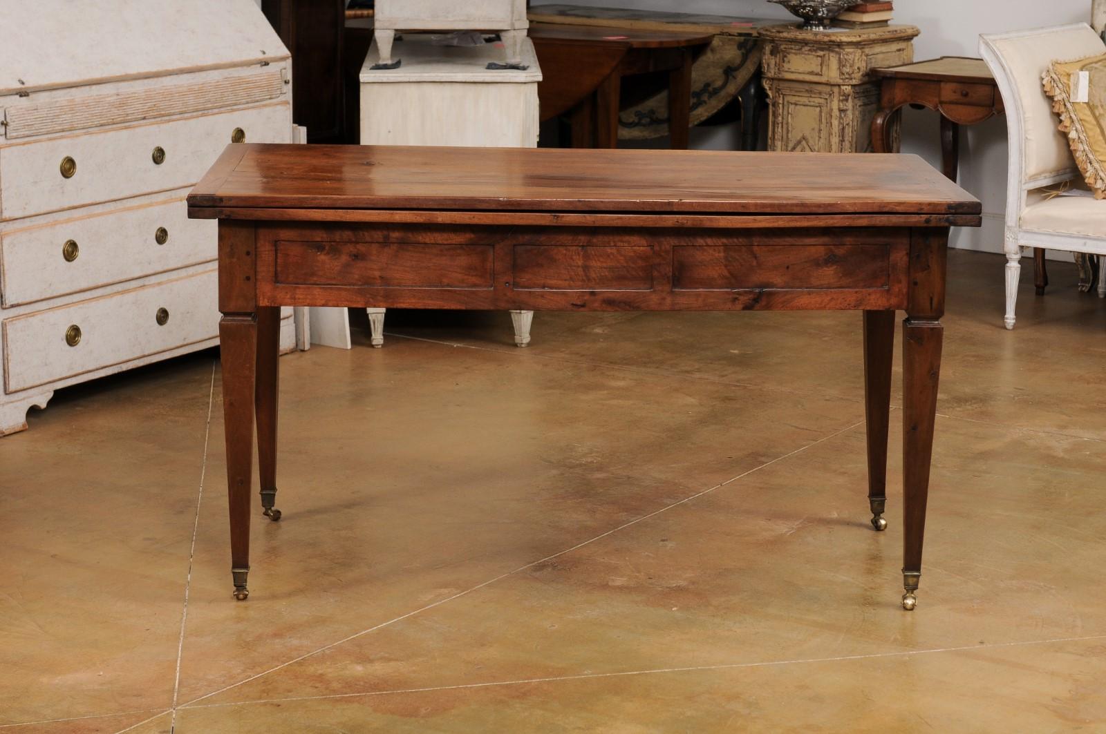 French Directoire Style 19th Century Walnut Table with Folding Top, Tapered Legs For Sale 4