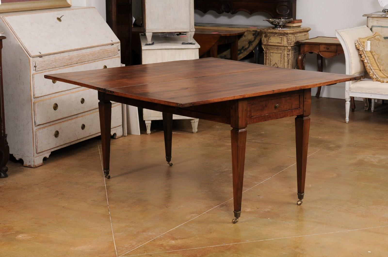 French Directoire Style 19th Century Walnut Table with Folding Top, Tapered Legs For Sale 5