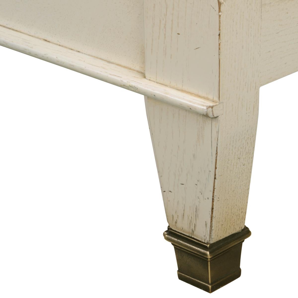 Französisches Sideboard im Directoire-Stil mit 2 Türen aus massiver Eiche, weiß-cremefarben lackiert im Angebot 5