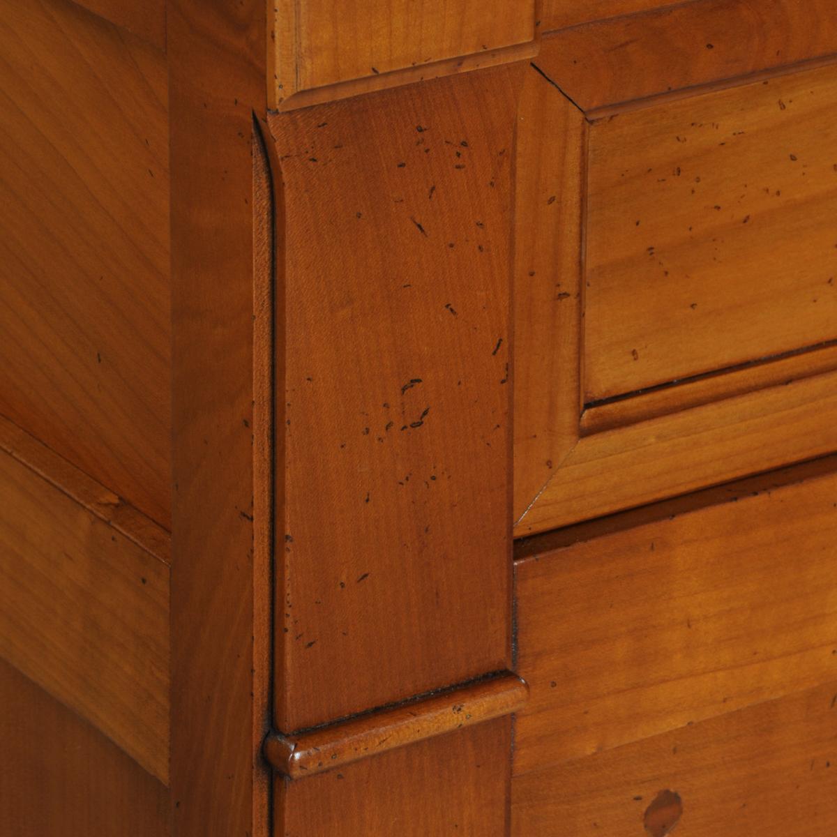 Bufé artesanal de 3 puertas de estilo Directoire francés en madera maciza de cerezo en venta 3