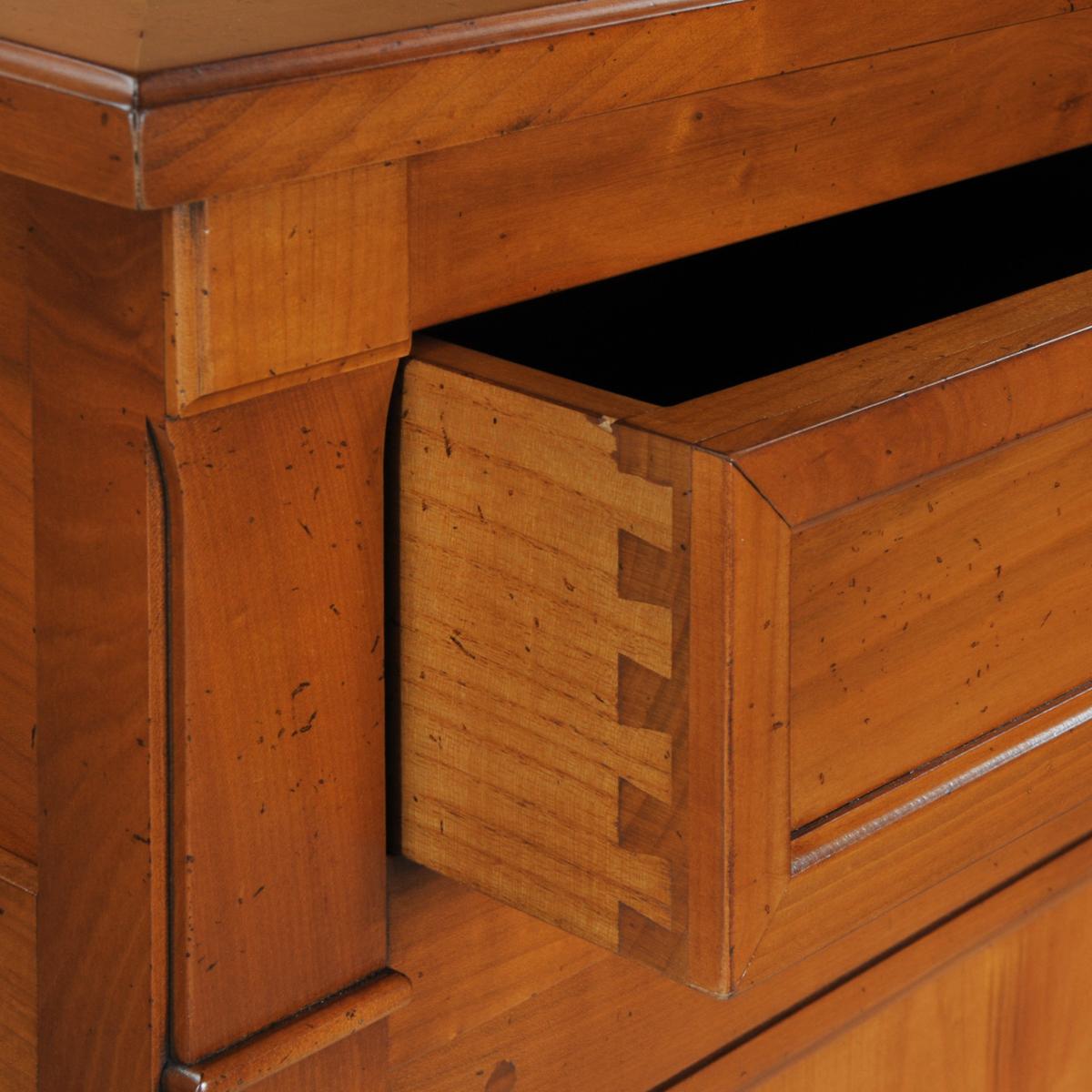 Bufé artesanal de 3 puertas de estilo Directoire francés en madera maciza de cerezo en venta 4