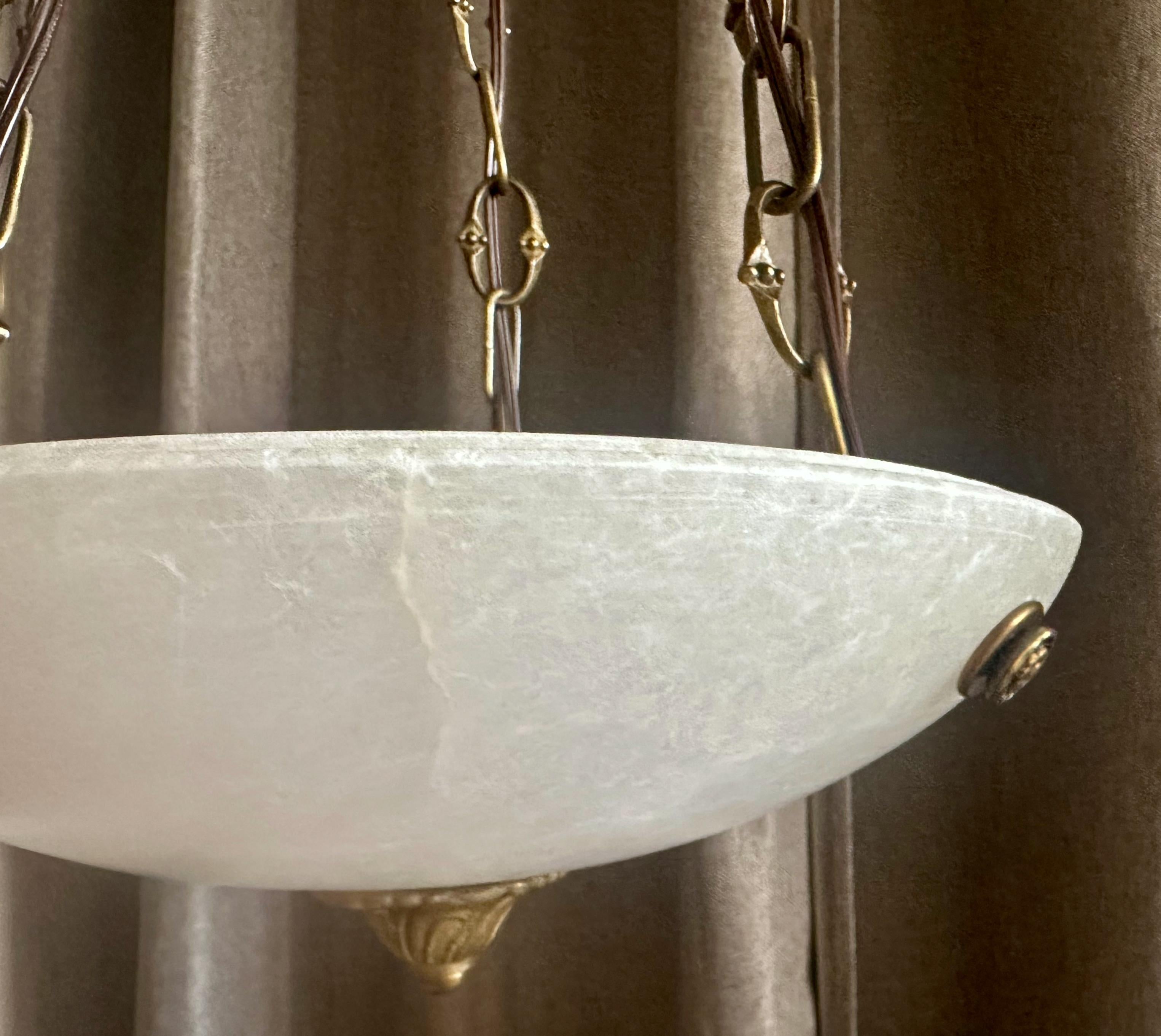 Lampadario a sospensione in alabastro in stile Directoire francese in vendita 4