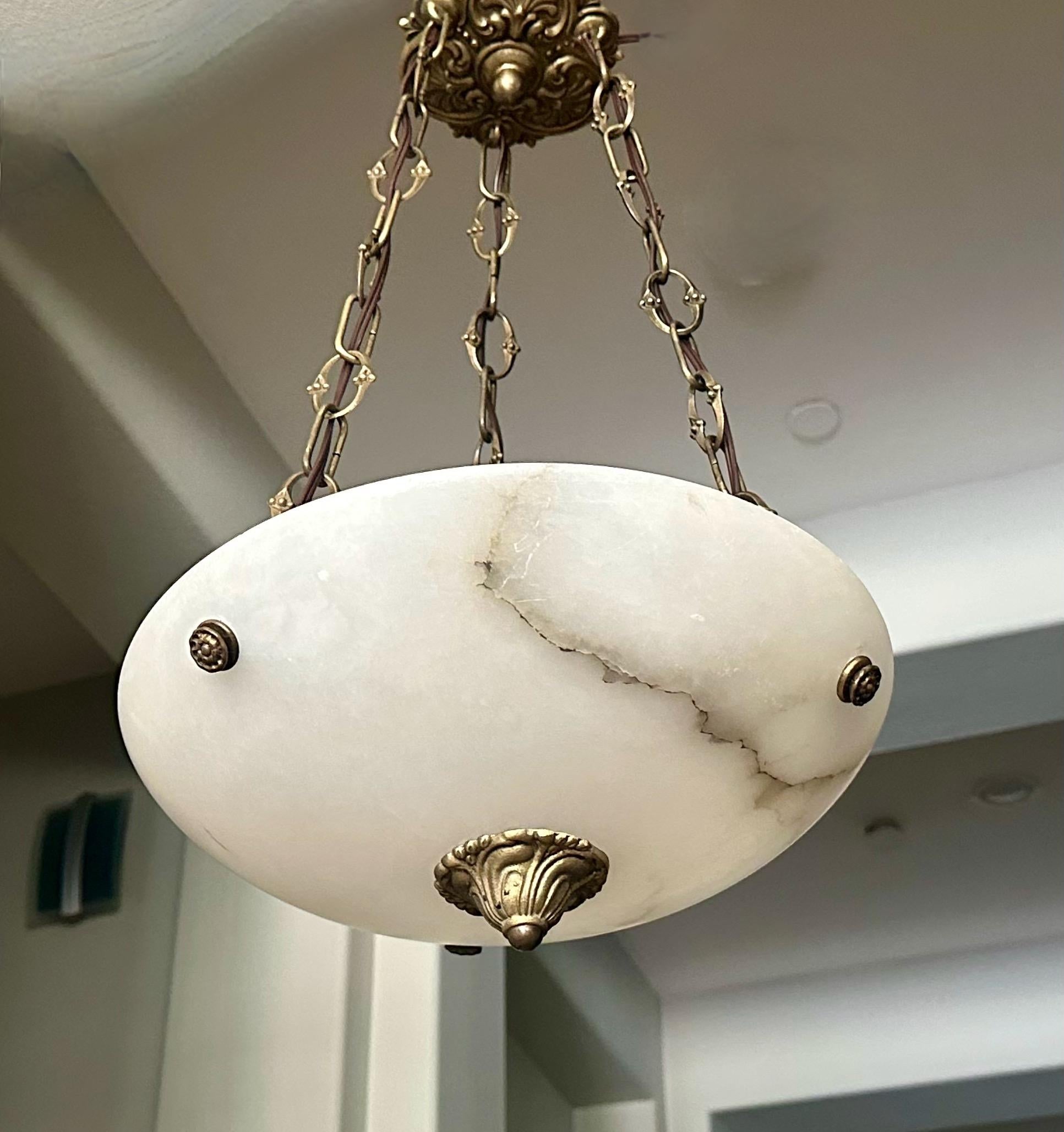 Europeo Lampadario a sospensione in alabastro in stile Directoire francese in vendita