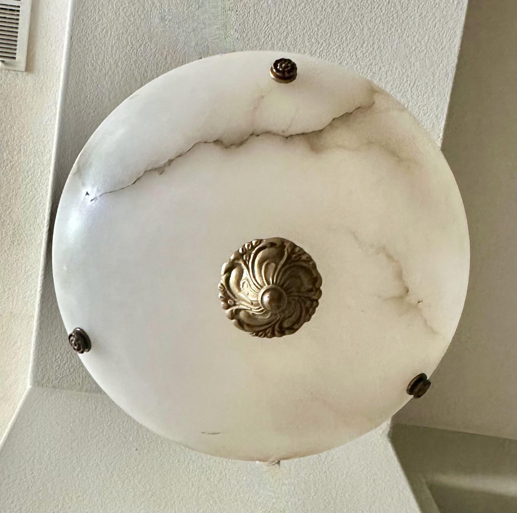 XX secolo Lampadario a sospensione in alabastro in stile Directoire francese in vendita