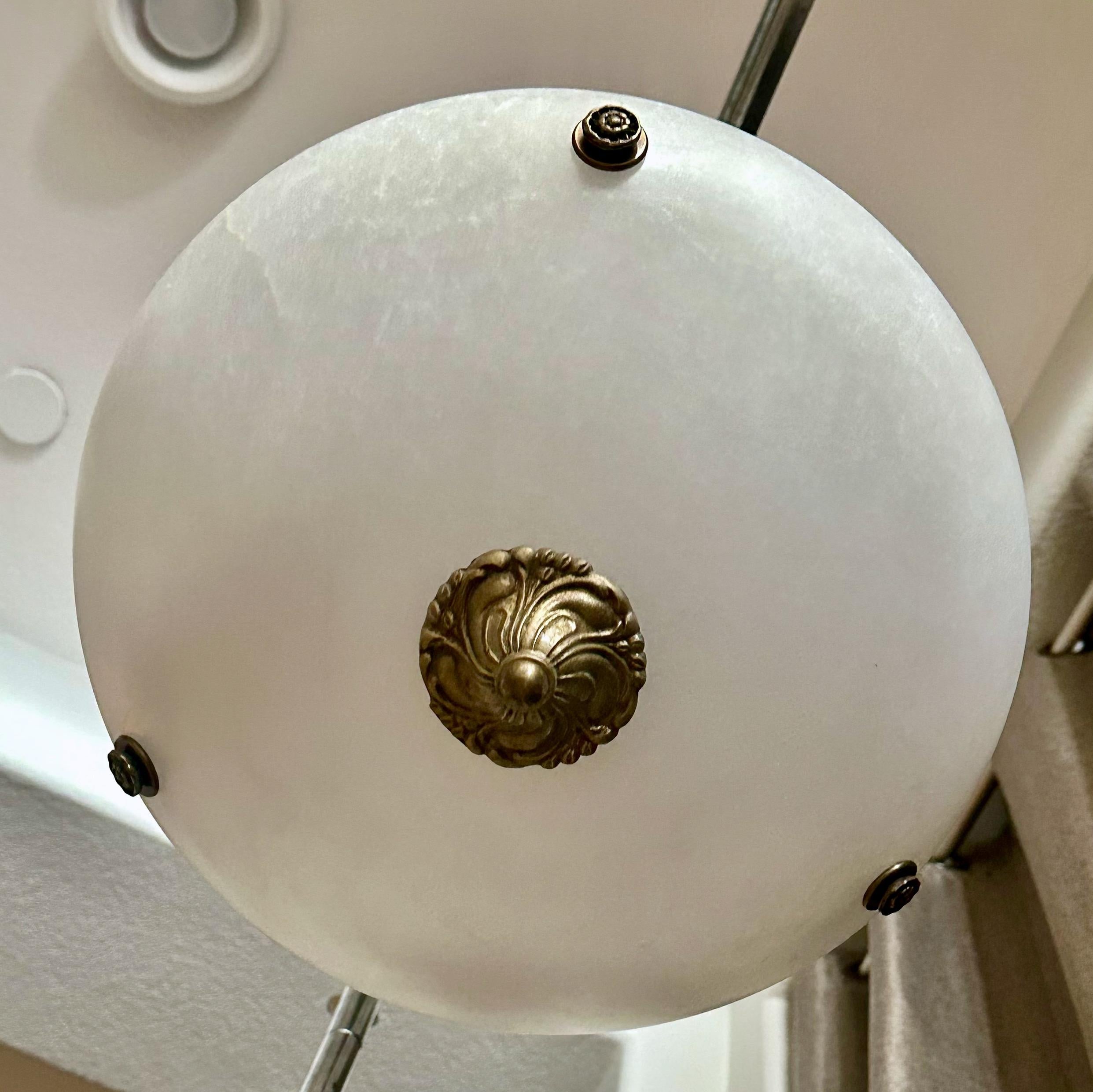 Lampadario a sospensione in alabastro in stile Directoire francese in vendita 1
