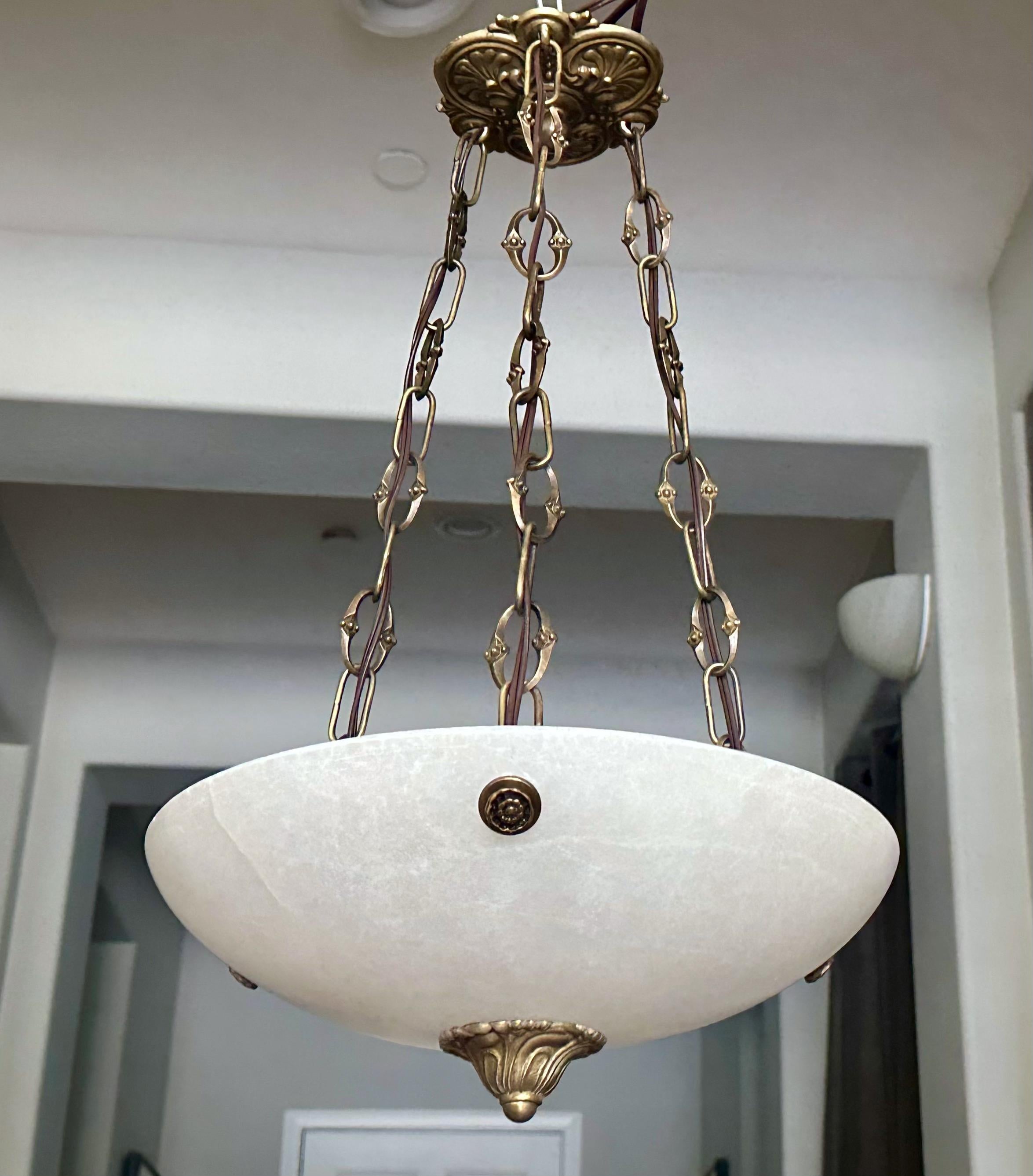 Lampadario a sospensione in alabastro in stile Directoire francese in vendita 3