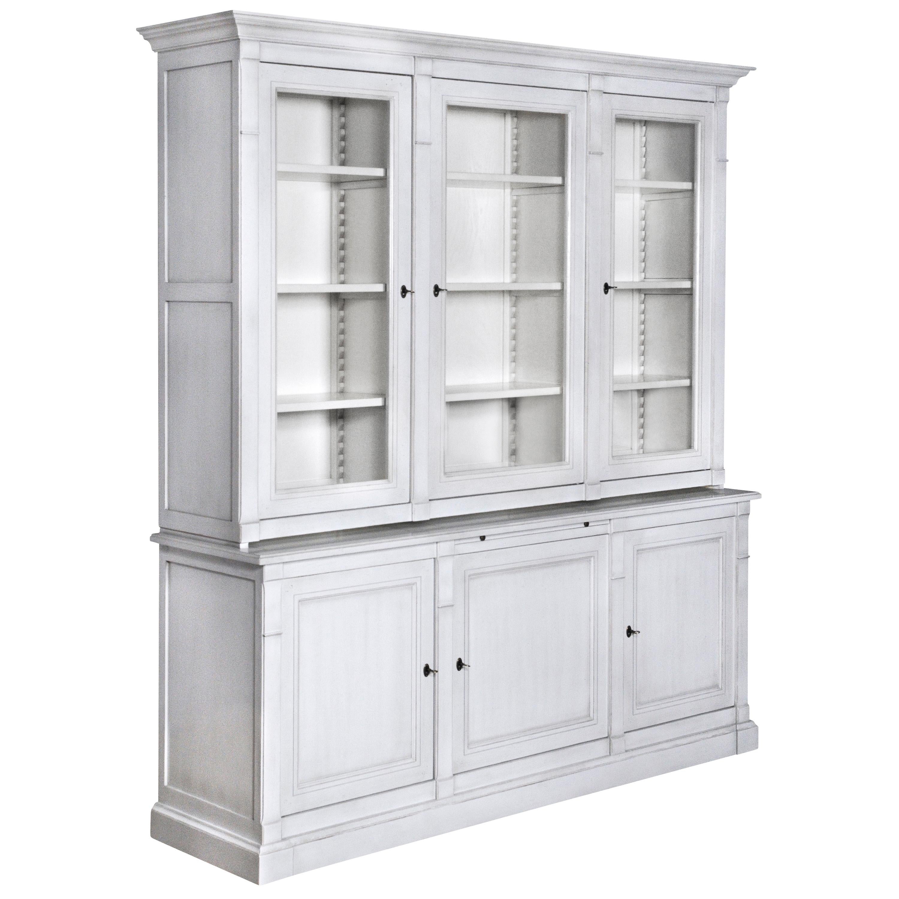 Francese Libreria in stile Direttorio francese in Rovere massiccio bianco Tinto grigio perla Laccato in vendita